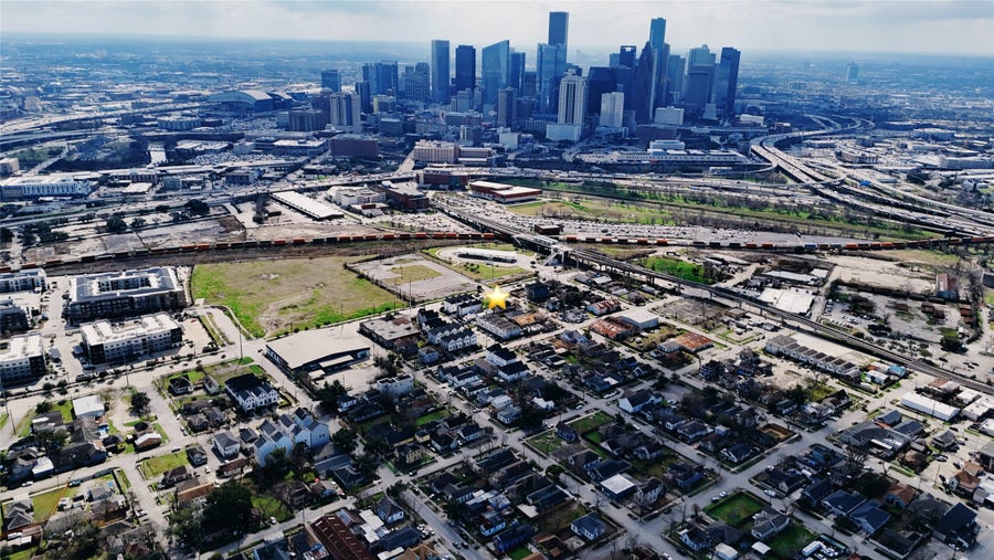 Property photo for 1504 Everett Street, Houston, TX