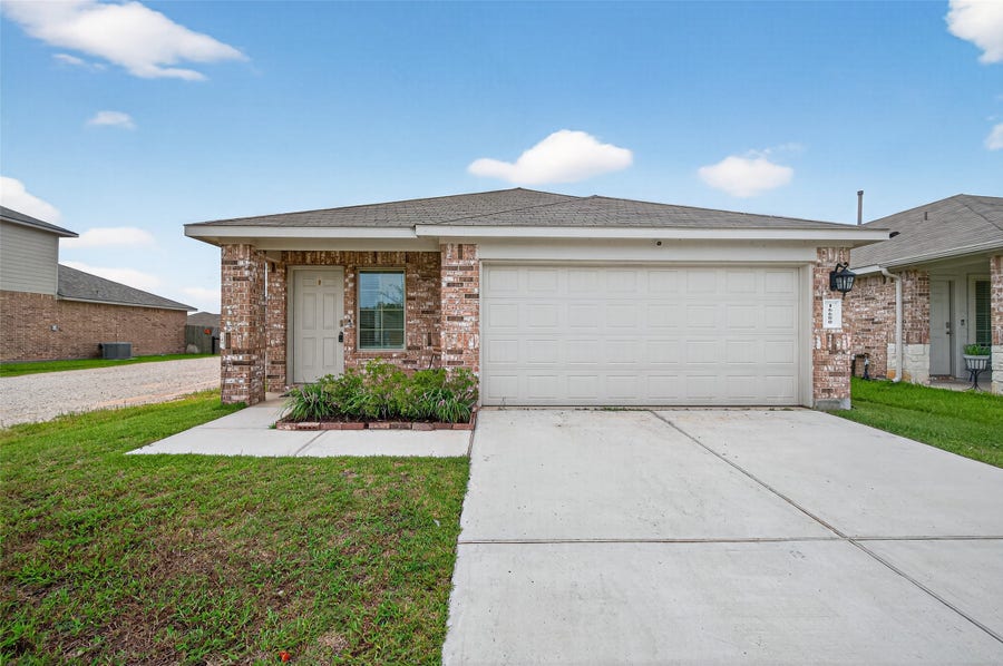 Property photo for 16600 Lonely Pines Drive, Conroe, TX