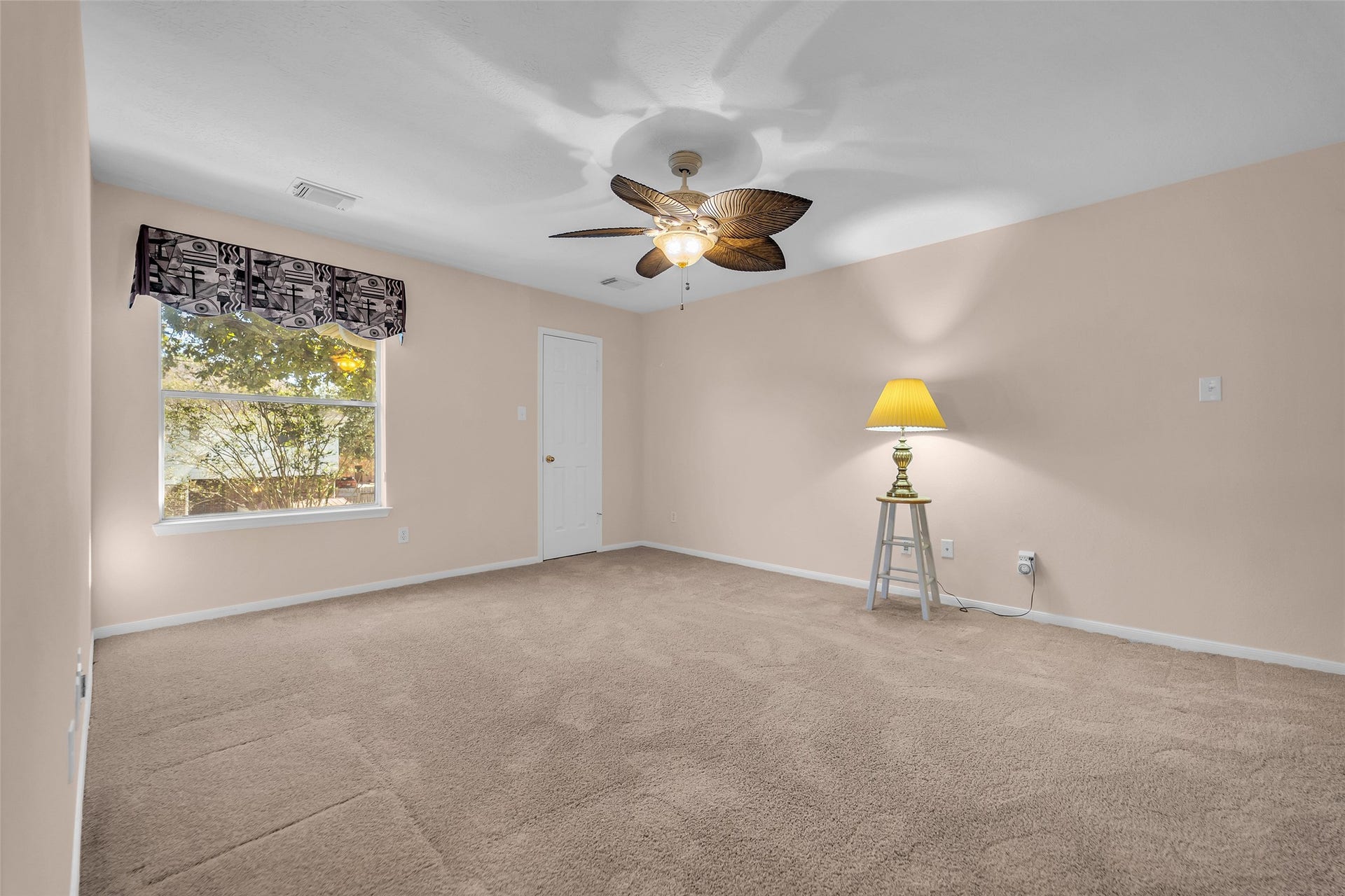 1344 Coleman Boylan Drive, League City, TX 77573 Spacious game room with neutral walls and carpet.