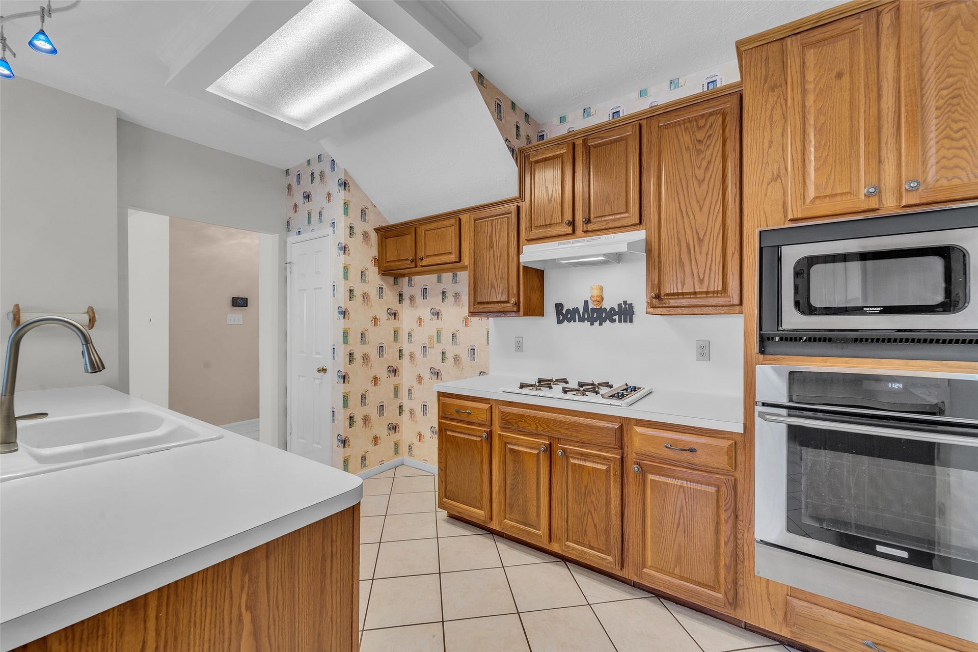 1344 Coleman Boylan Drive, League City, TX 77573 Upgraded built-in appliances.