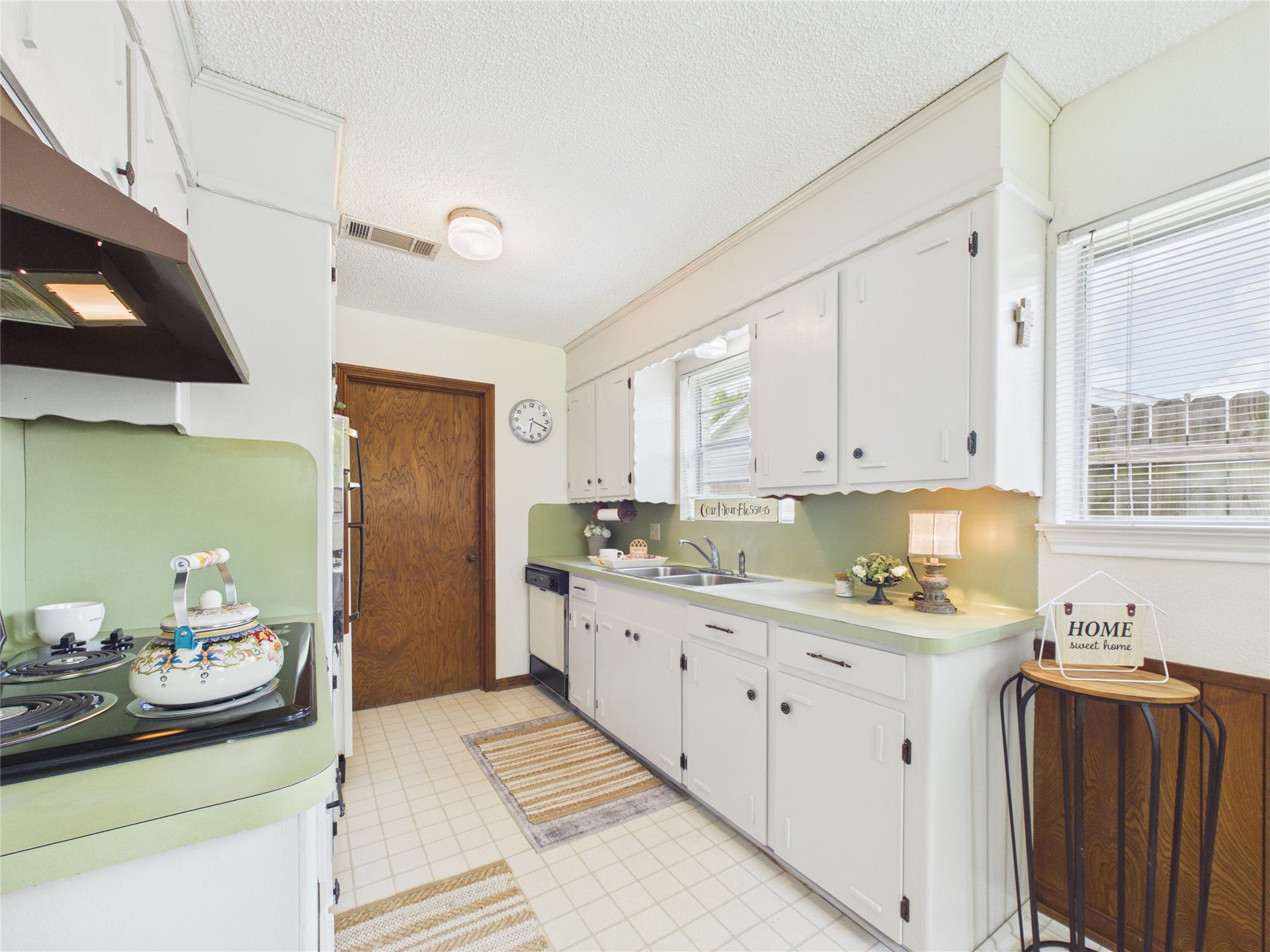 1909 Tracy Lynn Lane, Alvin, TX 77511 1909 Tracy Lynn Lane, Alvin, TX 77511