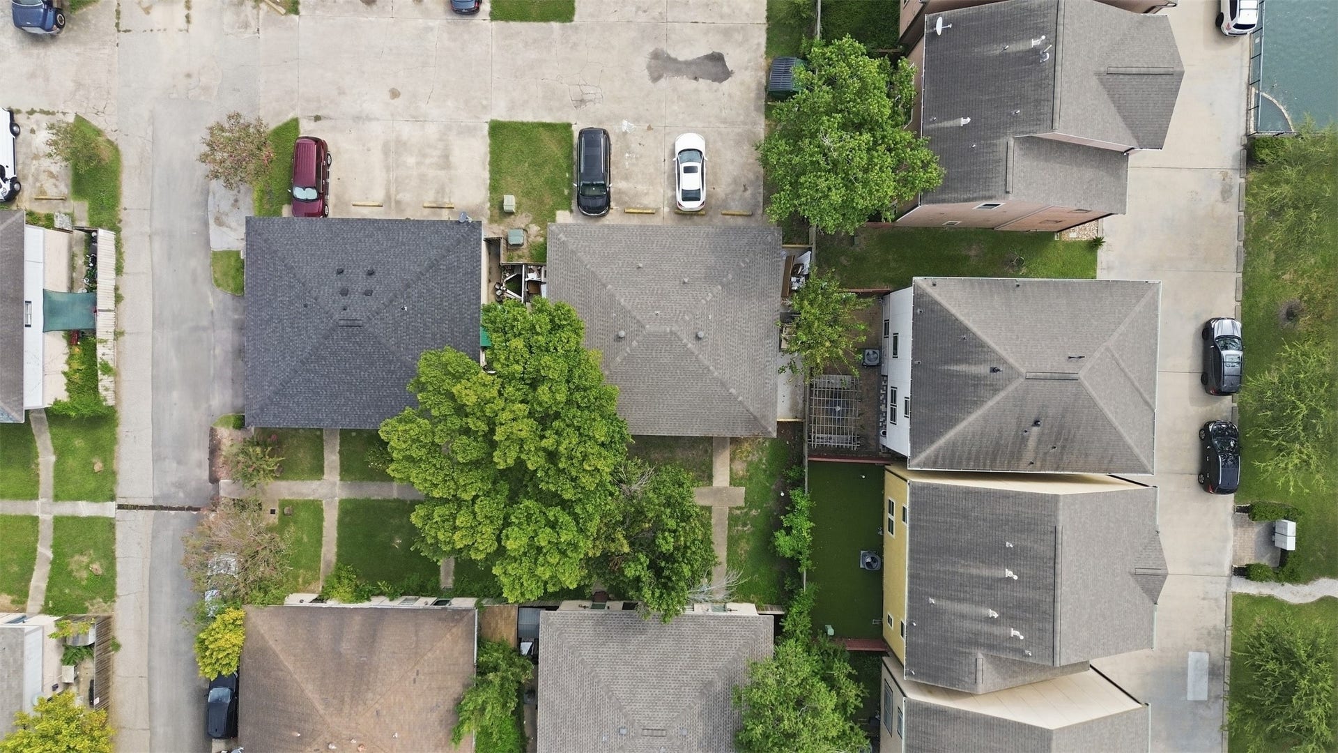 1936 Upland Drive, Houston, TX 77043 Charming neighborhood setting with well-maintained homes, lush greenery, and convenient parking.