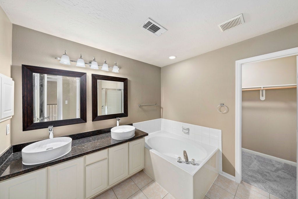86 N Valley Oaks Circle, The Woodlands, TX 77382 86 N Valley Oaks Circle, The Woodlands, TX 77382
