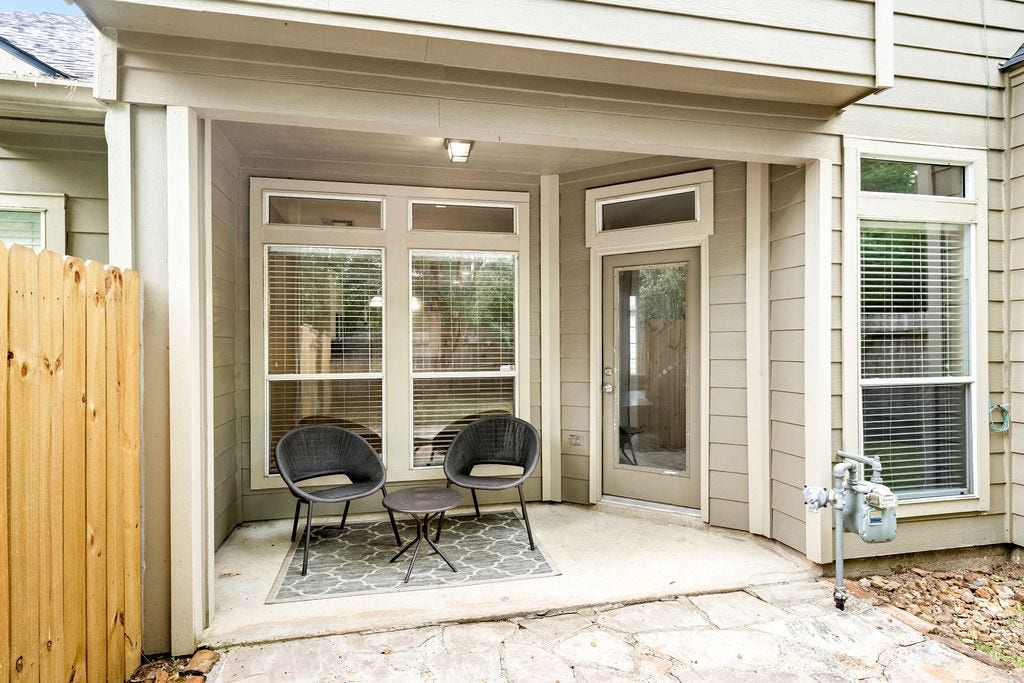 86 N Valley Oaks Circle, The Woodlands, TX 77382 86 N Valley Oaks Circle, The Woodlands, TX 77382