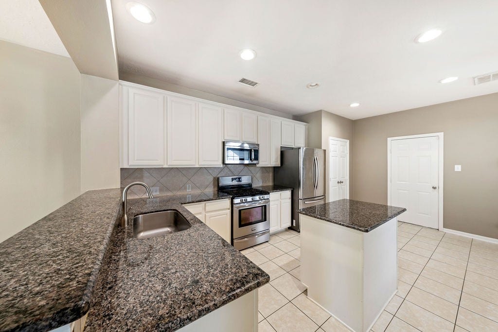 86 N Valley Oaks Circle, The Woodlands, TX 77382 86 N Valley Oaks Circle, The Woodlands, TX 77382
