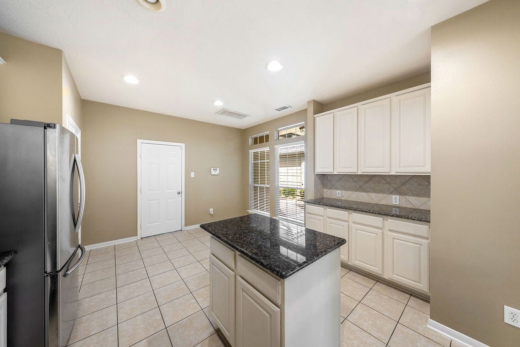 86 N Valley Oaks Circle, The Woodlands, TX 77382 86 N Valley Oaks Circle, The Woodlands, TX 77382
