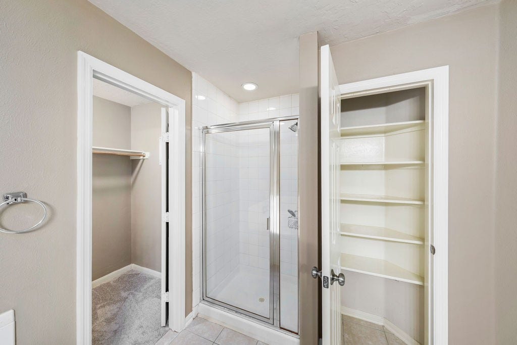 86 N Valley Oaks Circle, The Woodlands, TX 77382 86 N Valley Oaks Circle, The Woodlands, TX 77382