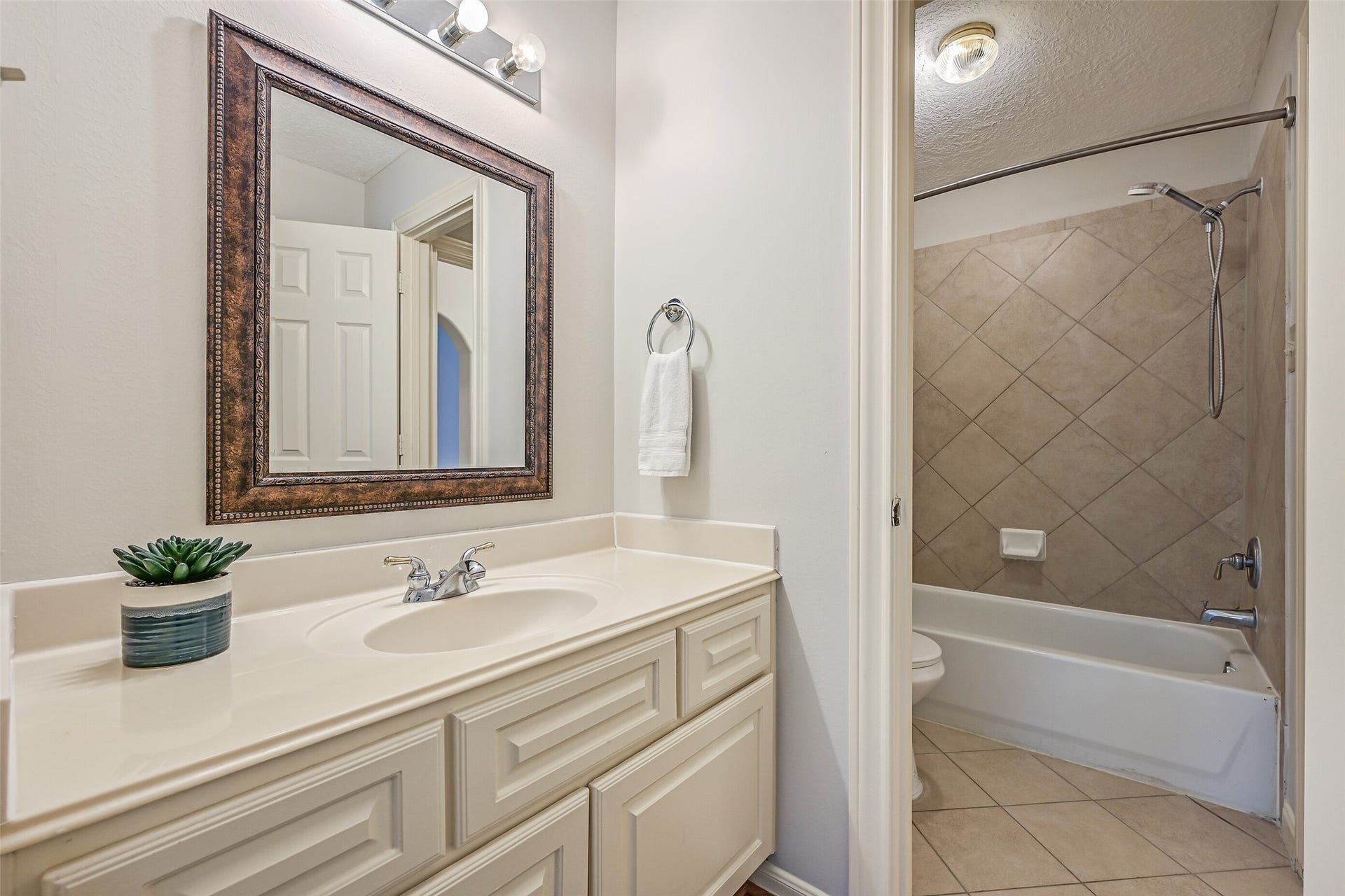 2611 Katie Harbor Drive, Manvel, TX 77578
