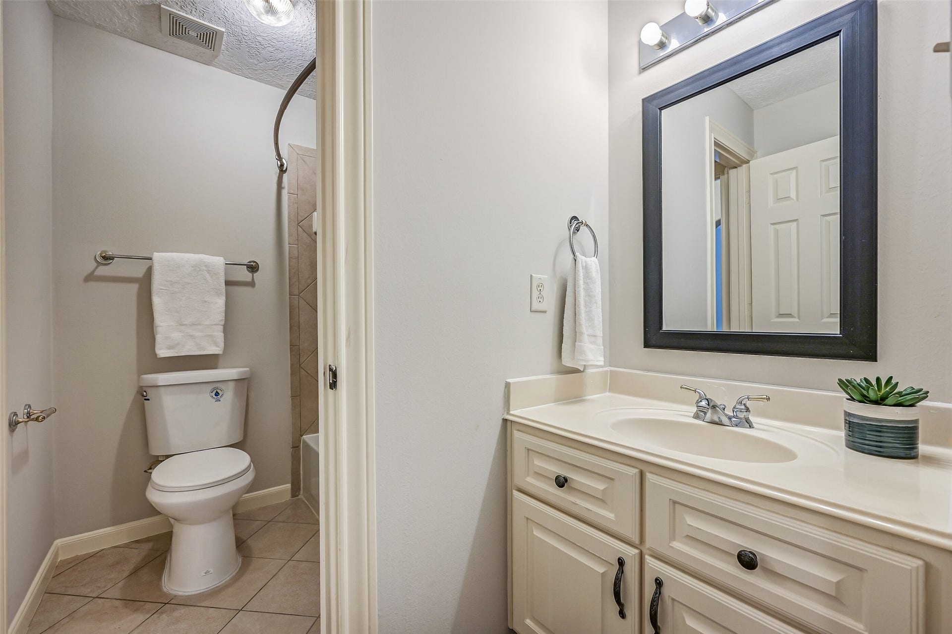 2611 Katie Harbor Drive, Manvel, TX 77578