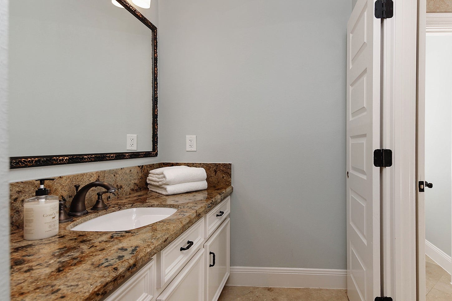 25 Red Sable Point, The Woodlands, TX 77380 25 Red Sable Point, The Woodlands, TX 77380