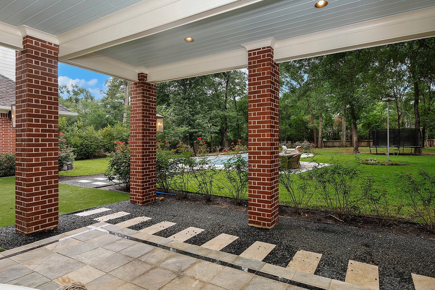 25 Red Sable Point, The Woodlands, TX 77380 25 Red Sable Point, The Woodlands, TX 77380