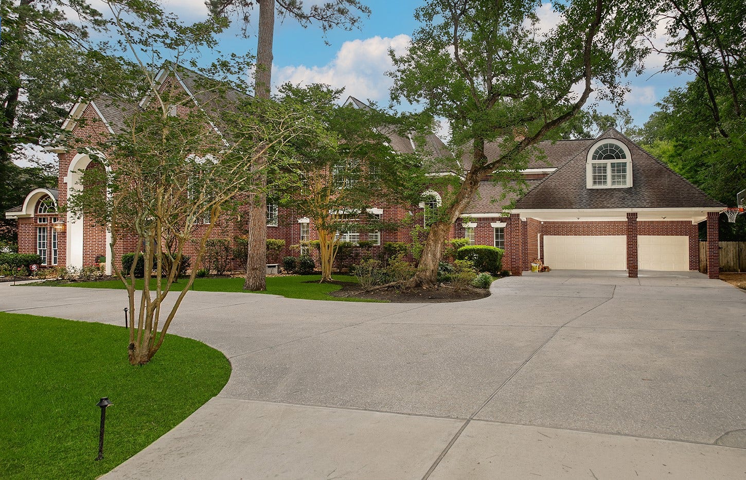 25 Red Sable Point, The Woodlands, TX 77380 25 Red Sable Point, The Woodlands, TX 77380