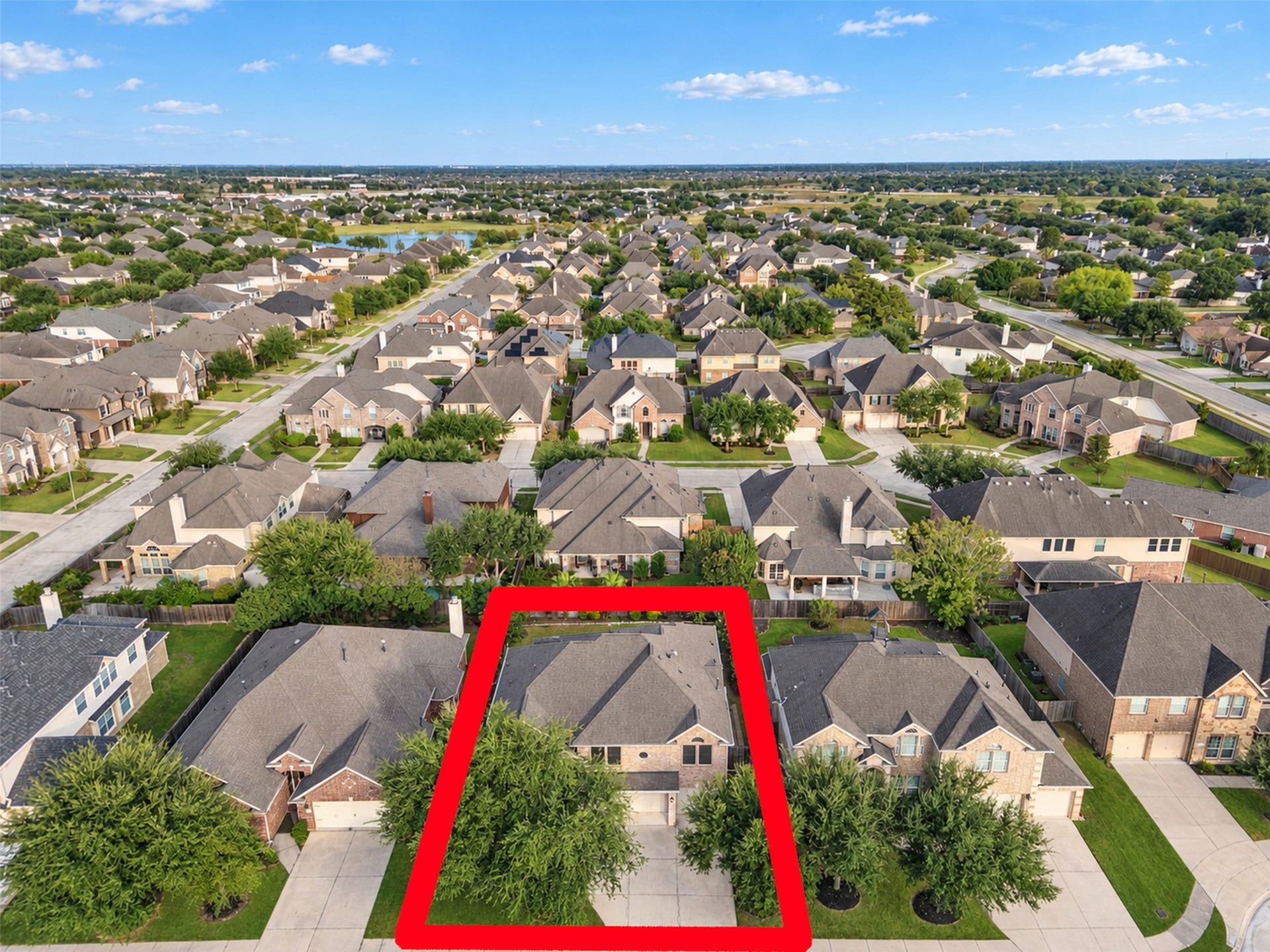 Enjoy the convenience of Stonebridge living, with easy access to Pearland ISD schools, nearby shopping, dining, and everyday essentials.