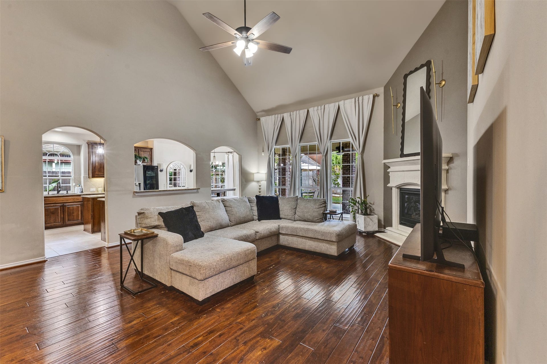 Cozy evenings by the fireplace or lively gatherings with friendsthere's room for both!