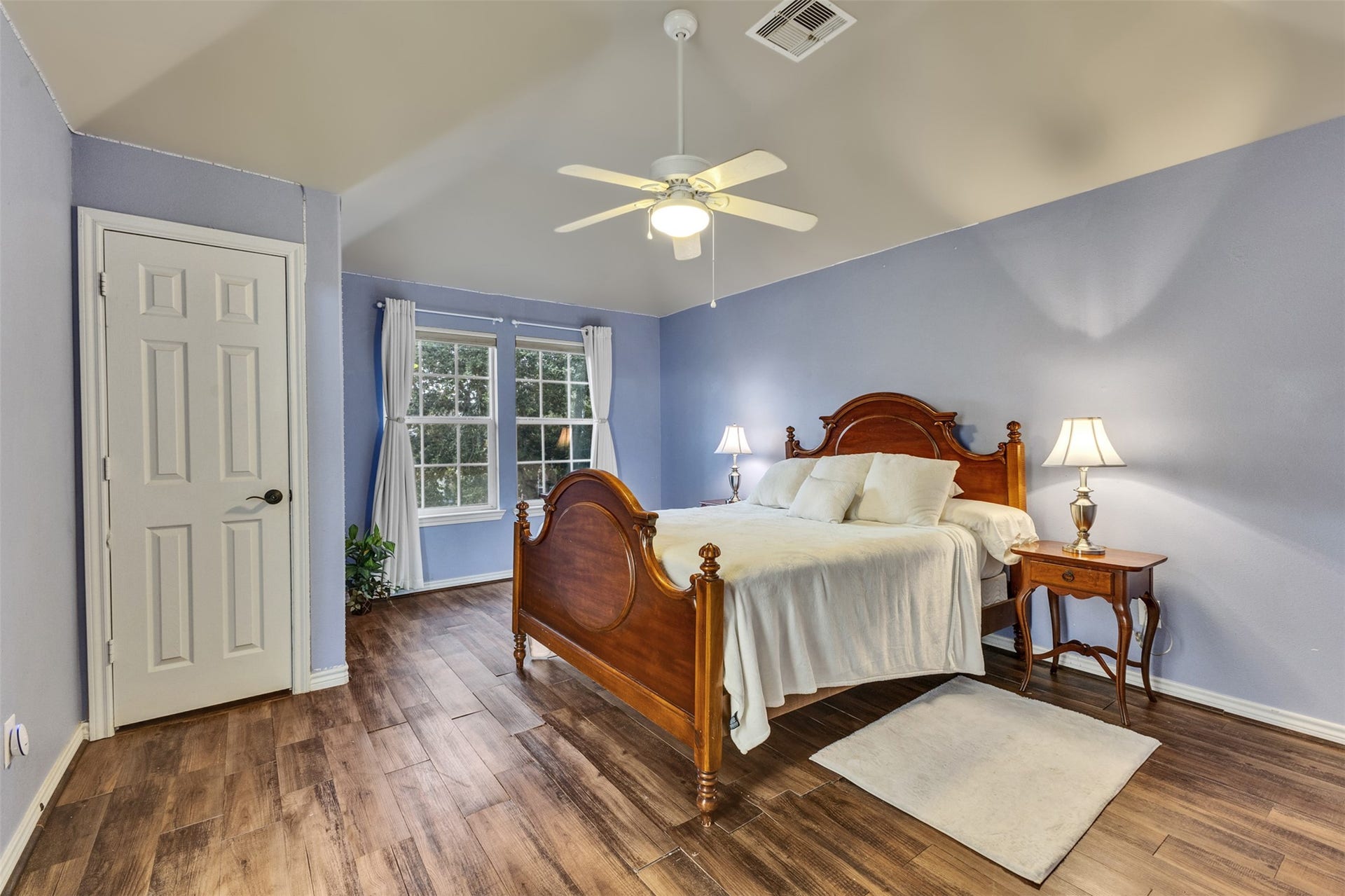 Bedroom 3: Generously sized with vaulted ceilings and attractive wood-look flooring, offering a welcoming retreat at the end of the day.