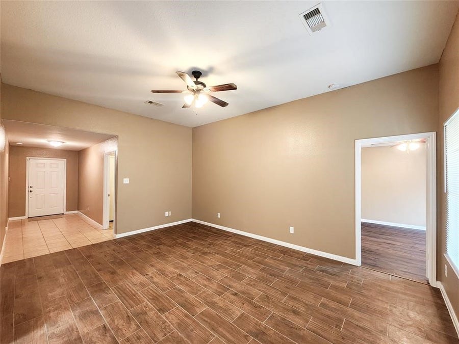 Property photo for 927 Paradise Road, Baytown, TX