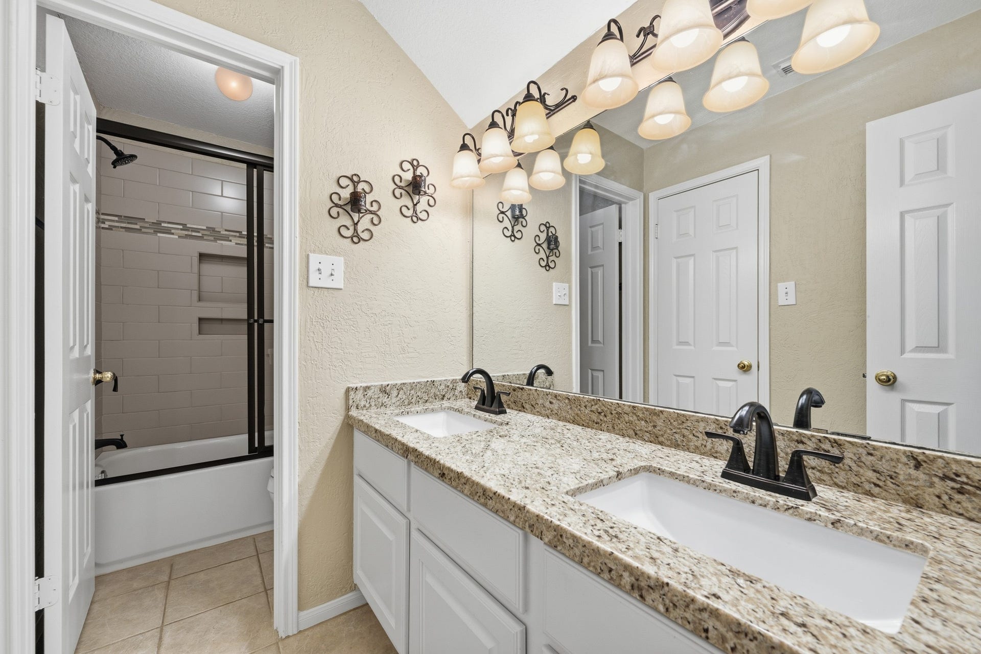 67 Driftoak Circle, The Woodlands, TX 77381 67 Driftoak Circle, The Woodlands, TX 77381