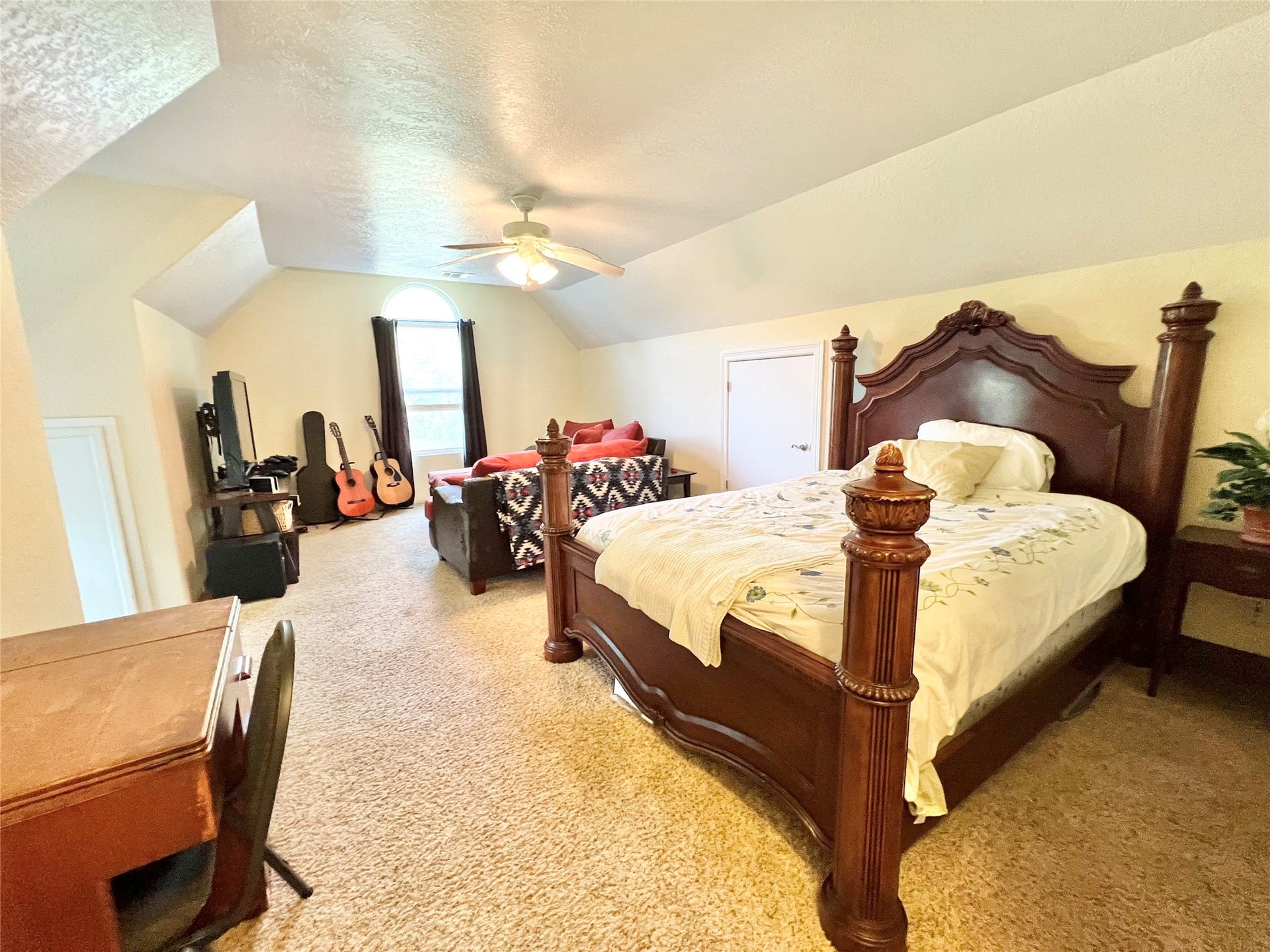 6714 Jay Road Road, Hitchcock, TX 77563 This huge room is suitable for a living area and bedroom and also has it's own private bathroom!