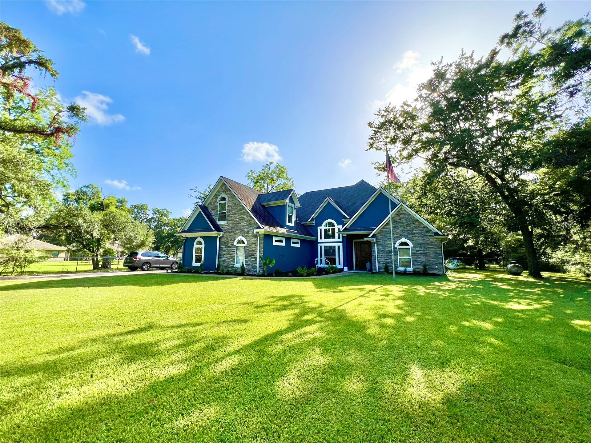6714 Jay Road Road, Hitchcock, TX 77563 Front yard is impressive but doesn't even compare to the back acreage!