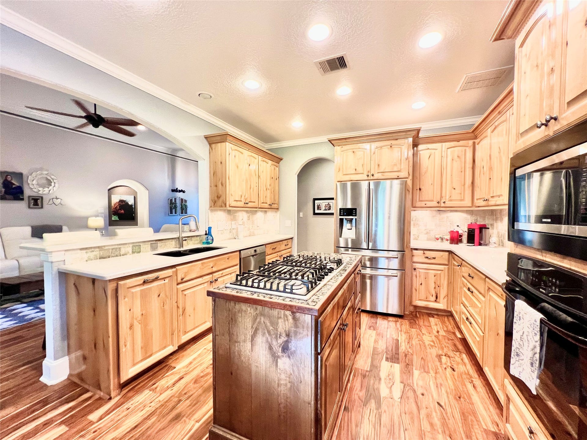 6714 Jay Road Road, Hitchcock, TX 77563 This kitchen is built for the Chef in your family!