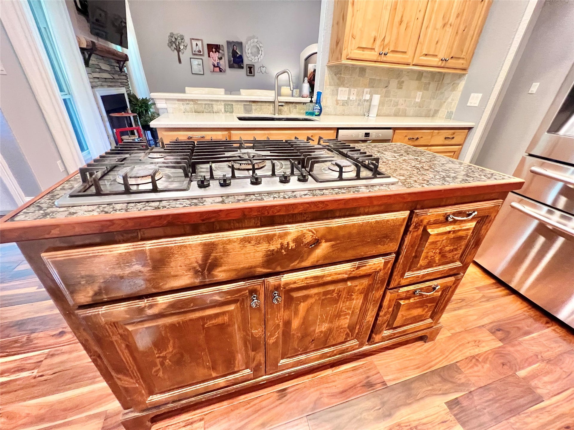 6714 Jay Road Road, Hitchcock, TX 77563 Gas Stove and custom Island!