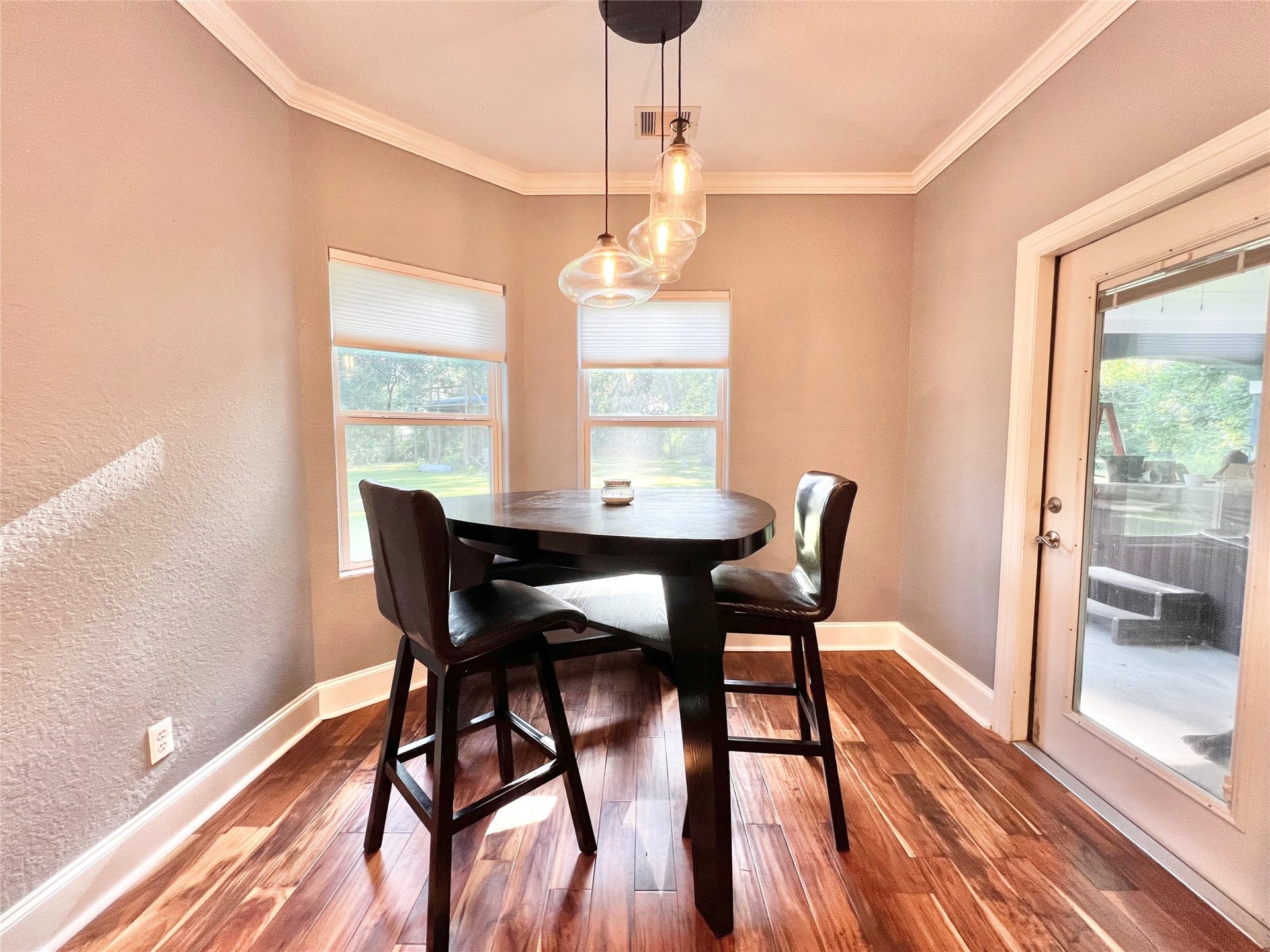 6714 Jay Road Road, Hitchcock, TX 77563 Lovely natural lighting comes through in the breakfast room