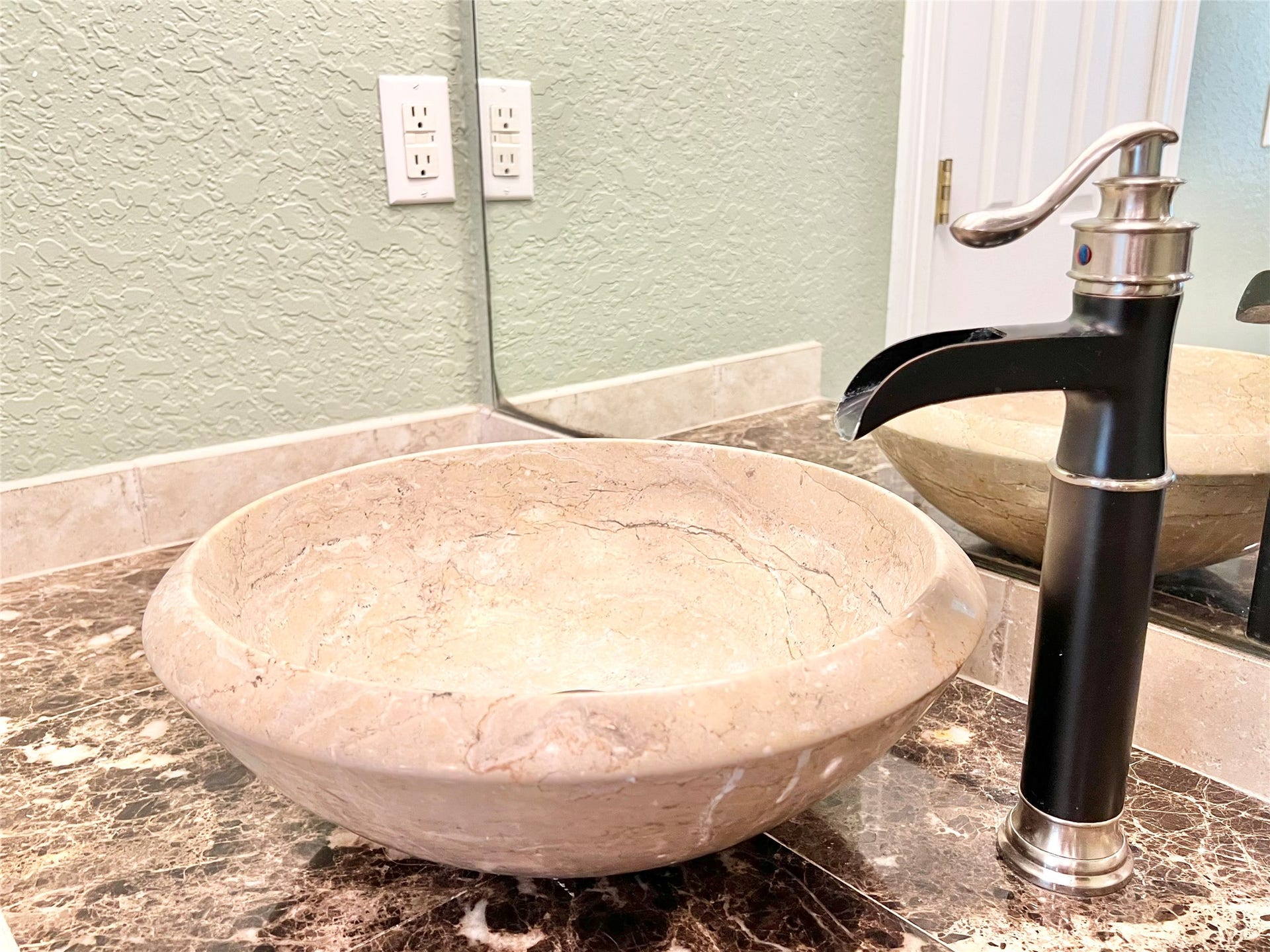 6714 Jay Road Road, Hitchcock, TX 77563 Stone Sinks