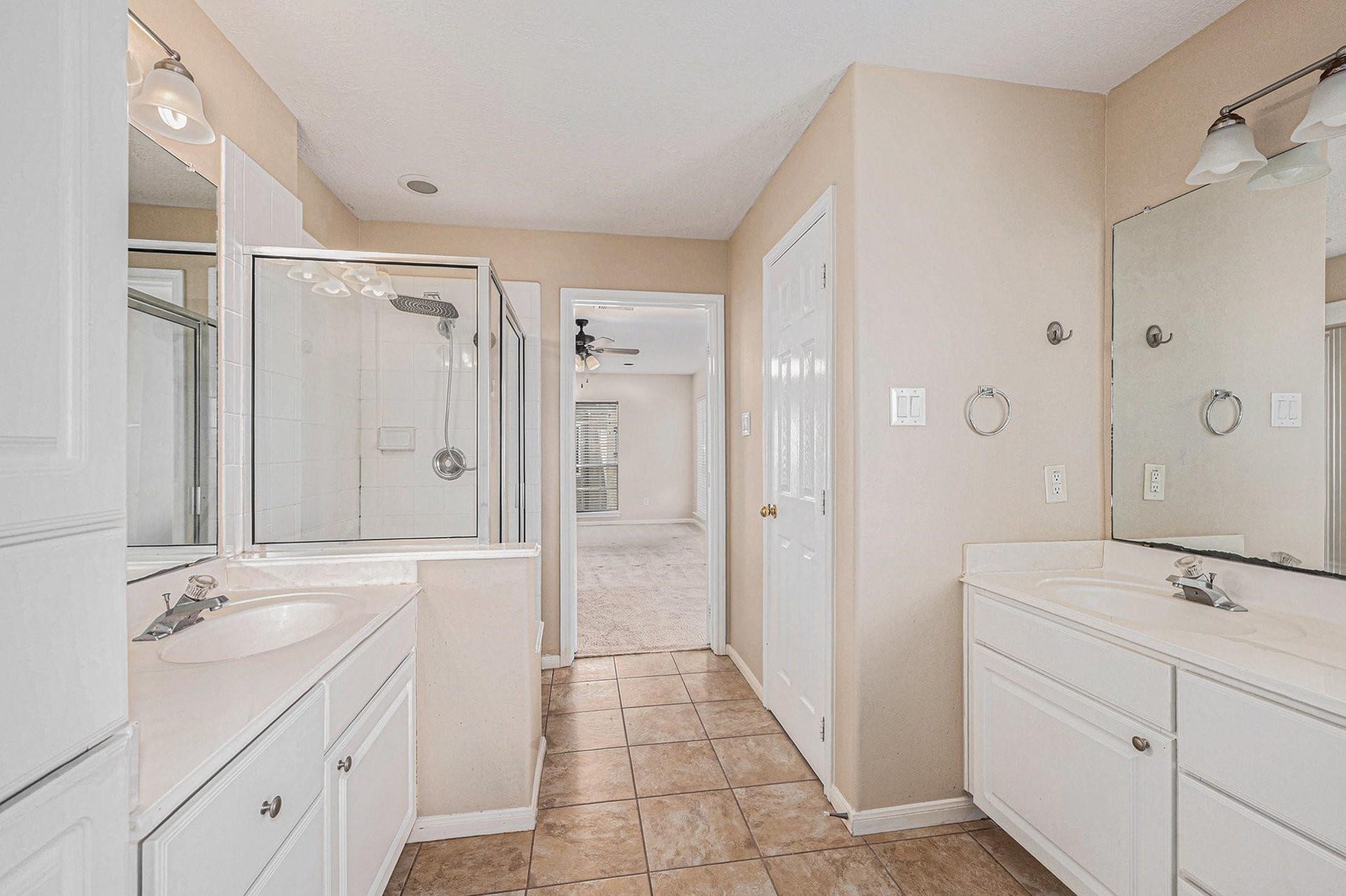 2710 Grants Lake Boulevard, #E3, Sugar Land, TX 77479 Primary bath