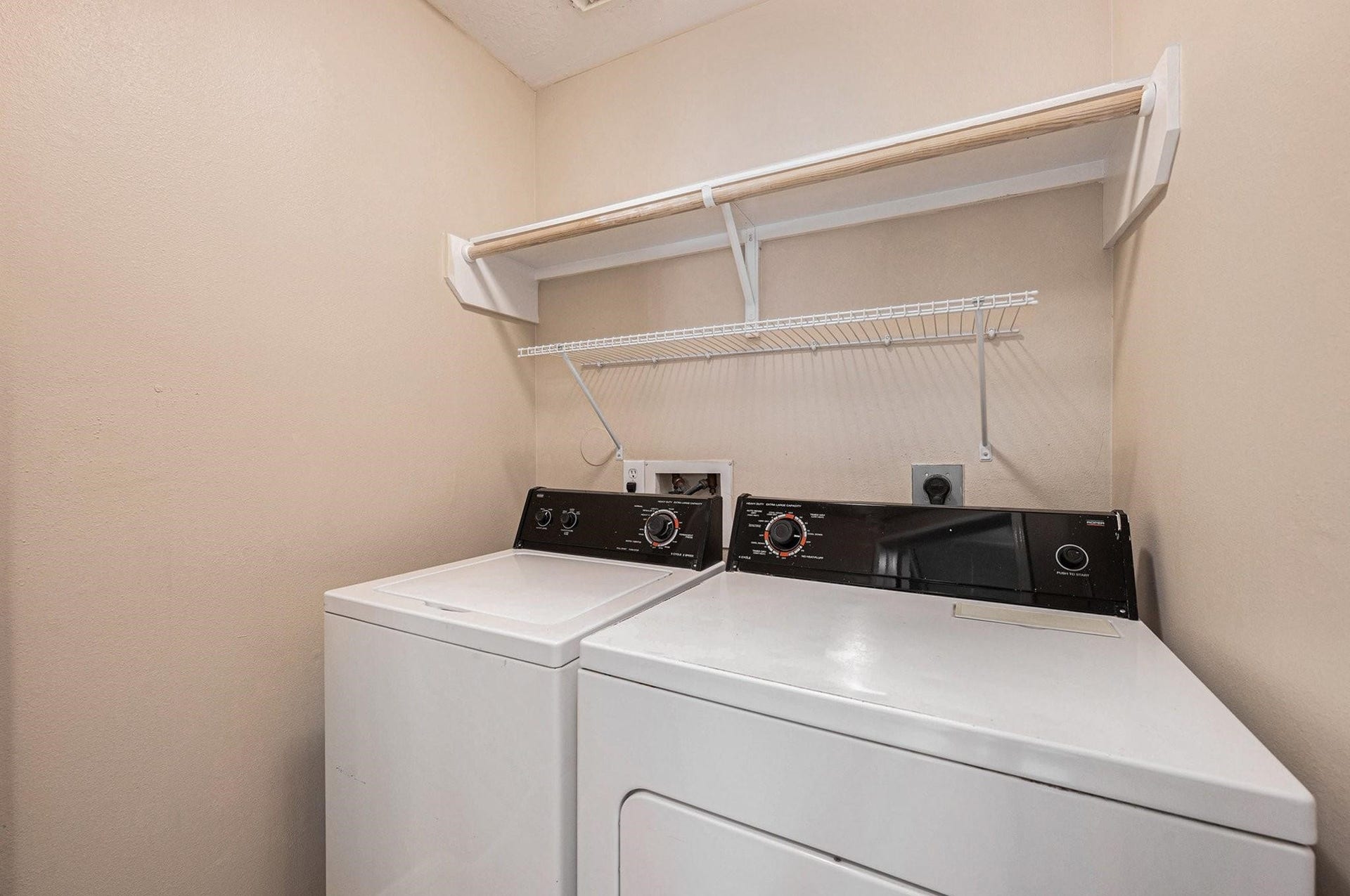 2710 Grants Lake Boulevard, #E3, Sugar Land, TX 77479 Utility Room