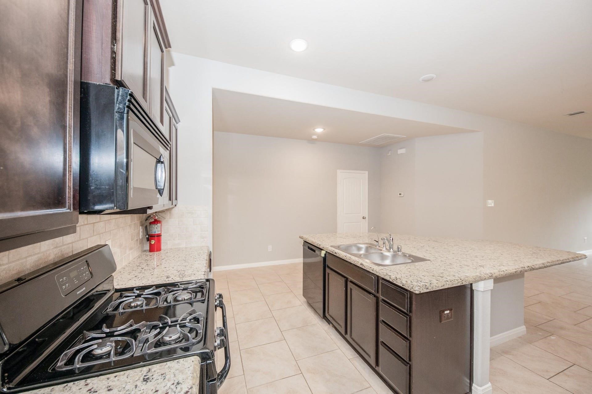9531 Mcdowell Drive, Rosenberg, TX 77469 9531 Mcdowell Drive, Rosenberg, TX 77469