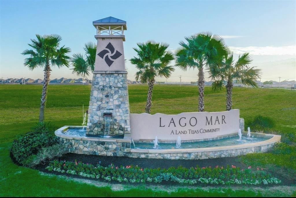 2805 Vanilla Sky Lane, La Marque, TX 77568 2805 Vanilla Sky Lane, La Marque, TX 77568