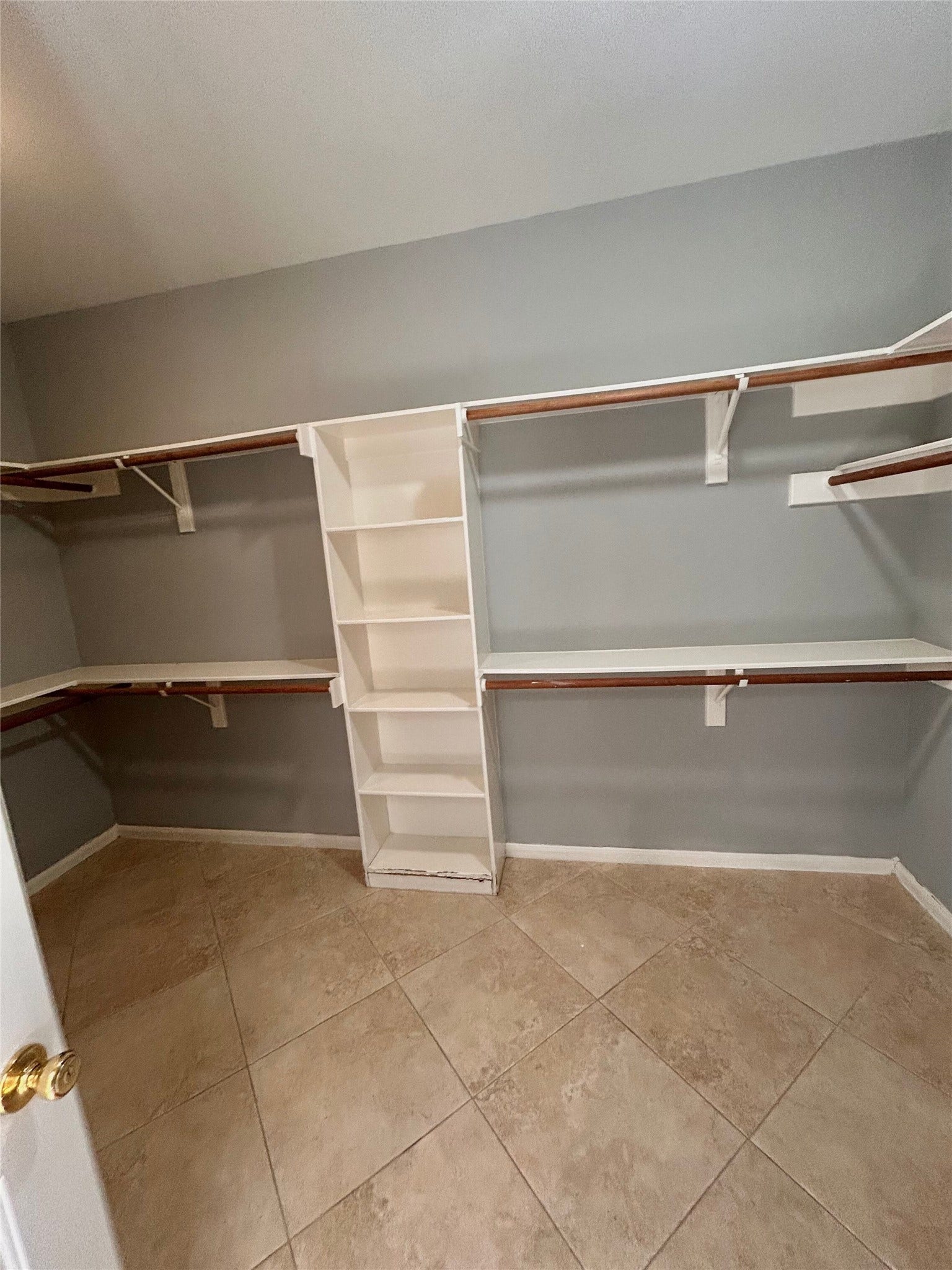 3411 Cedar Mill Court, Houston, TX 77345 Master Closet