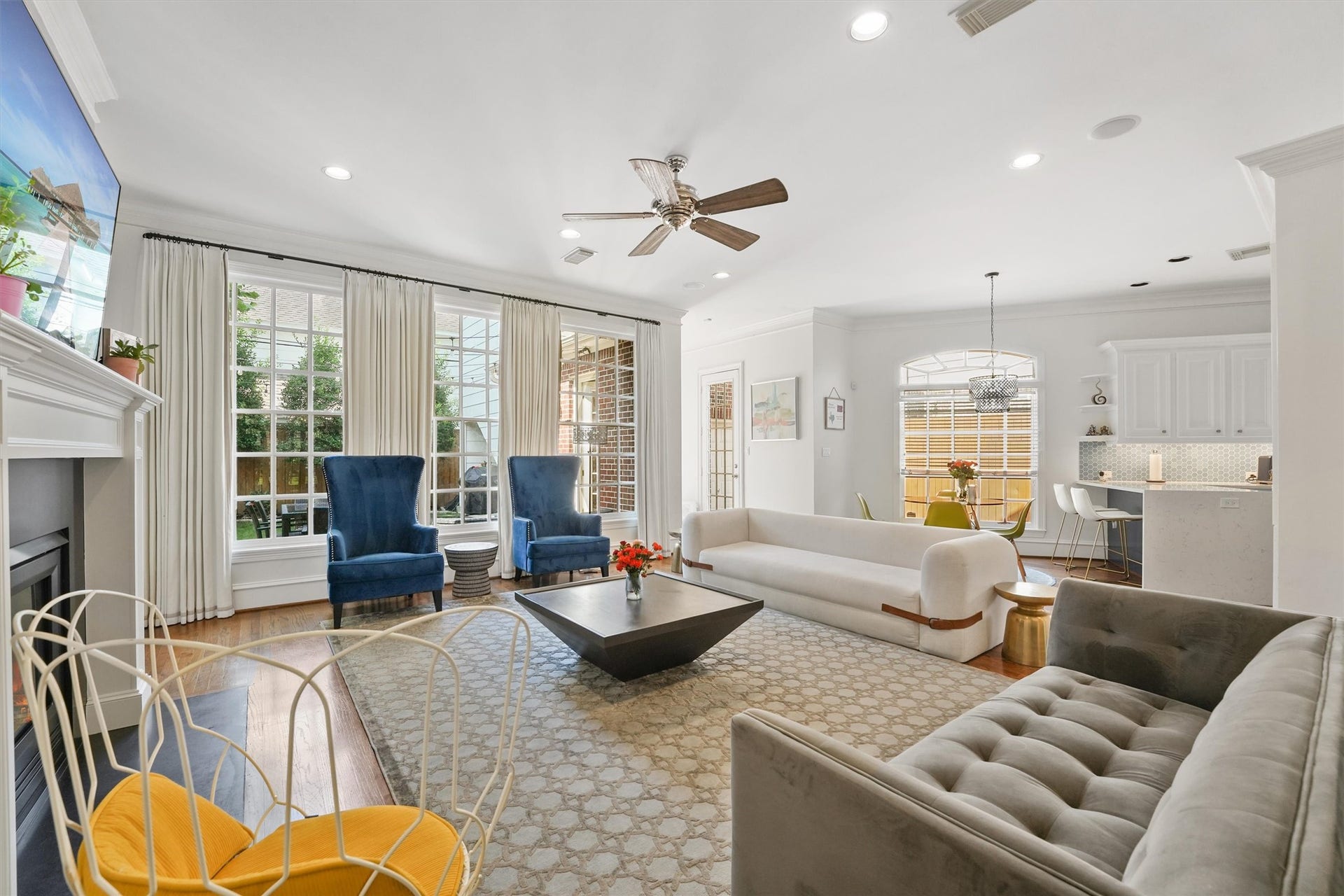 4127 Amherst Street, West University Place, TX 77005 4127 Amherst Street, West University Place, TX 77005