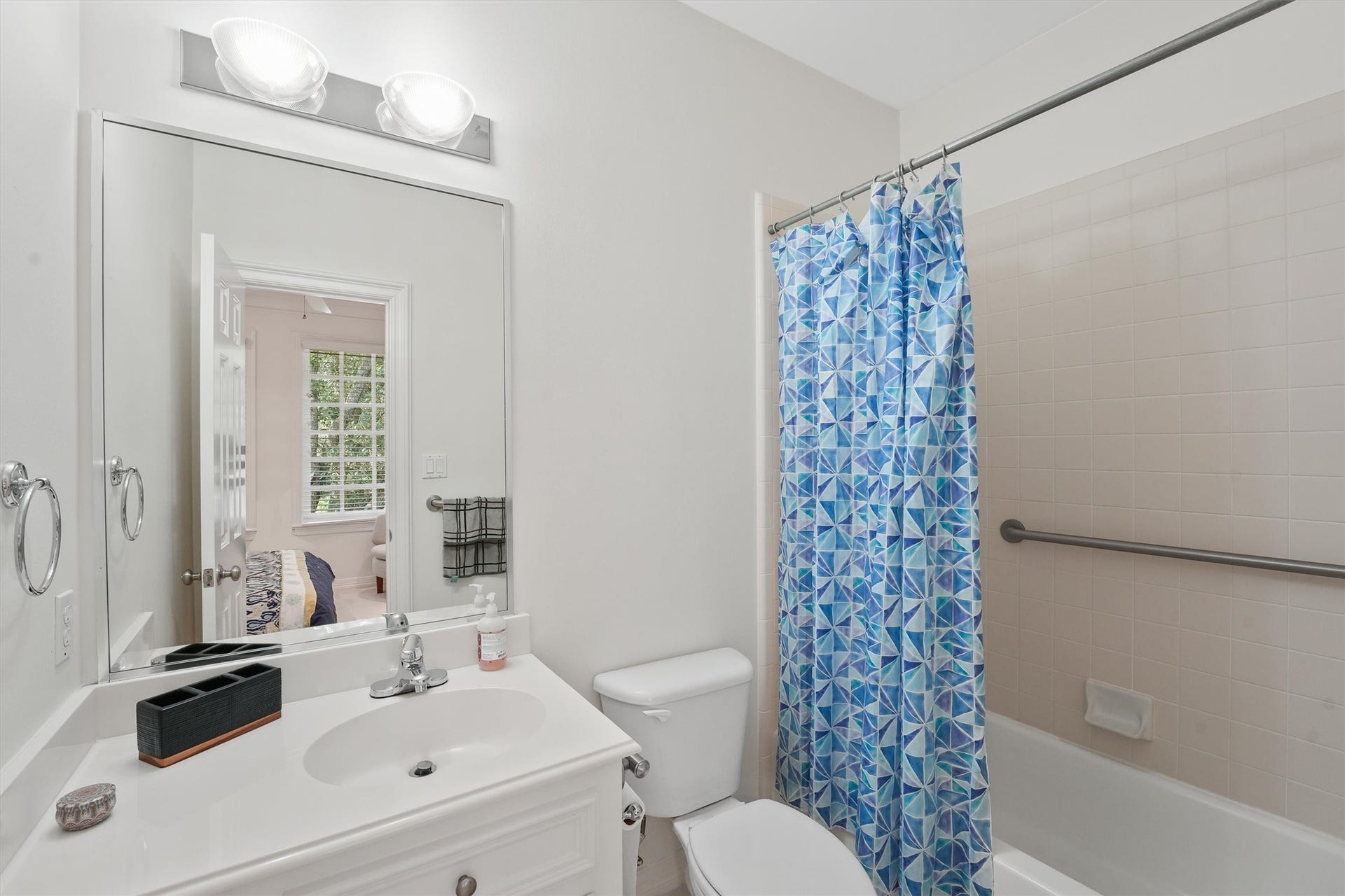 4127 Amherst Street, West University Place, TX 77005 4127 Amherst Street, West University Place, TX 77005