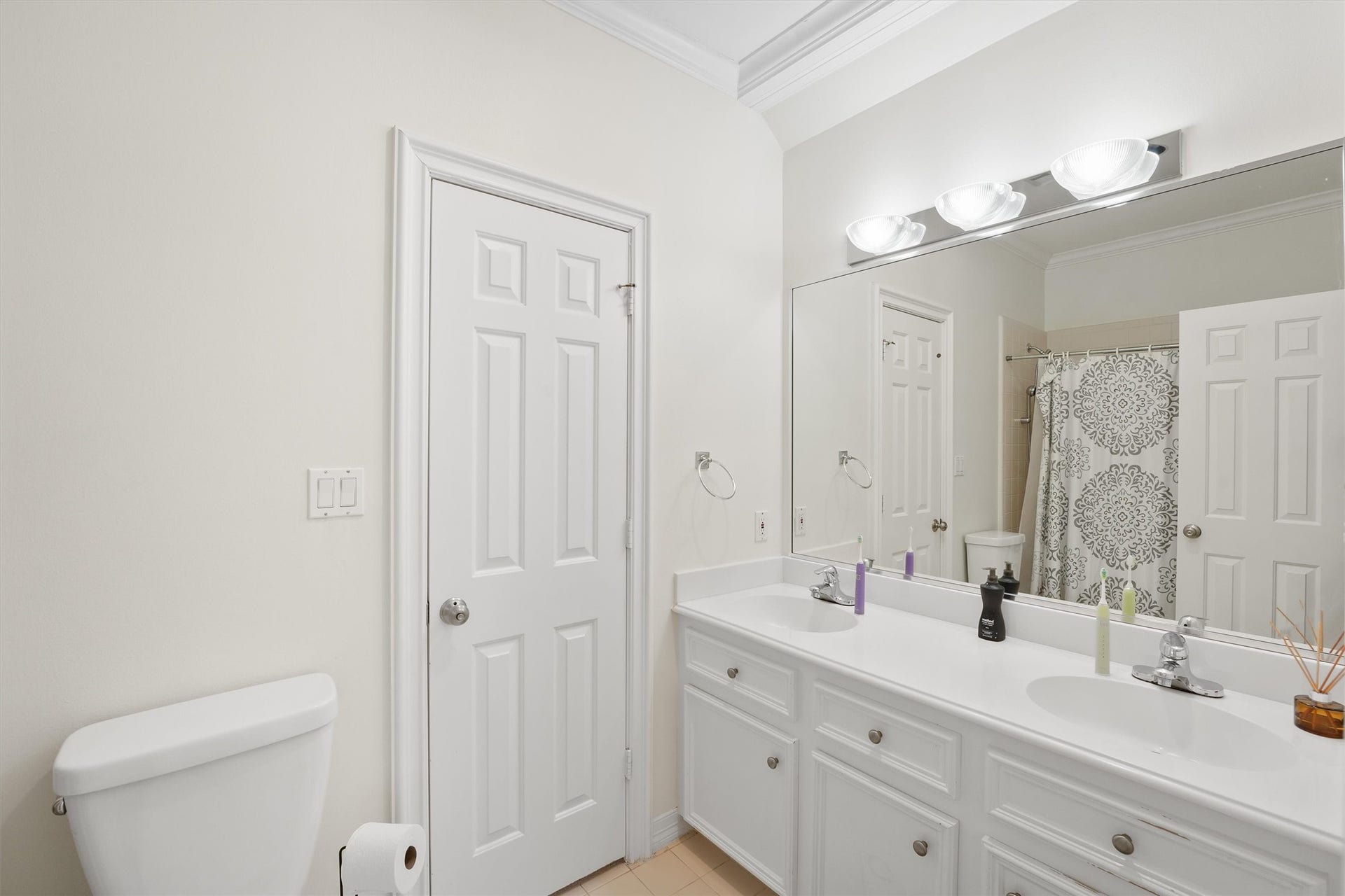 4127 Amherst Street, West University Place, TX 77005 4127 Amherst Street, West University Place, TX 77005