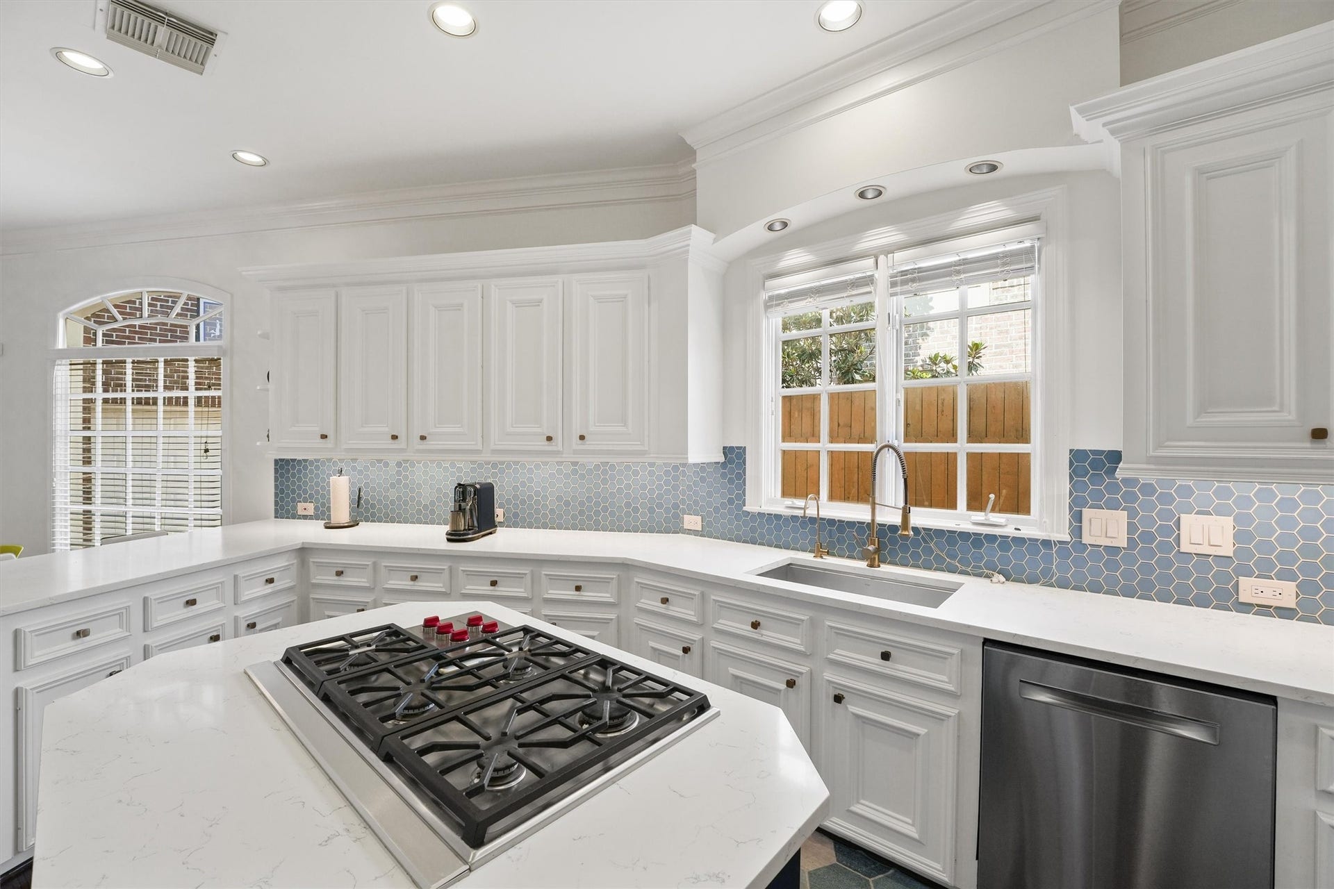 4127 Amherst Street, West University Place, TX 77005 4127 Amherst Street, West University Place, TX 77005