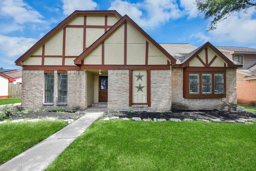 Property photo for 115 Squires Bend, Stafford, TX