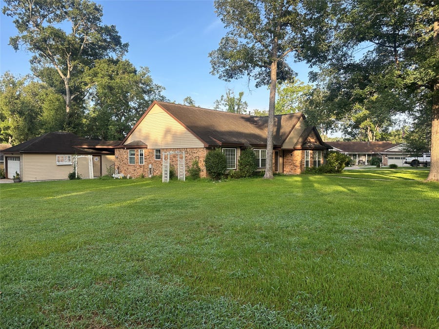 Property photo for 35 Holly Street, Conroe, TX