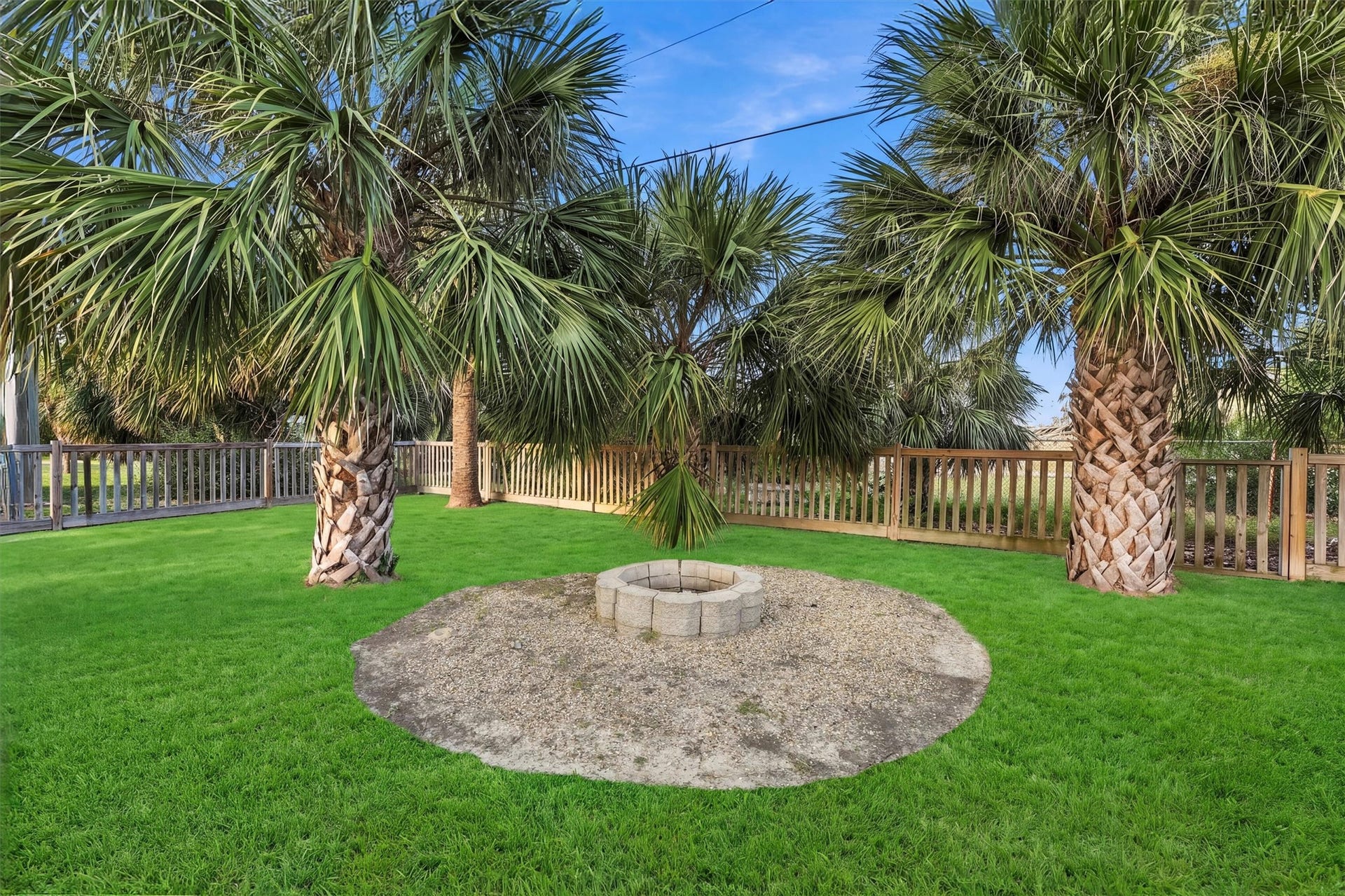 3931 Laguna Drive, Galveston, TX 77554 3931 Laguna Drive, Galveston, TX 77554