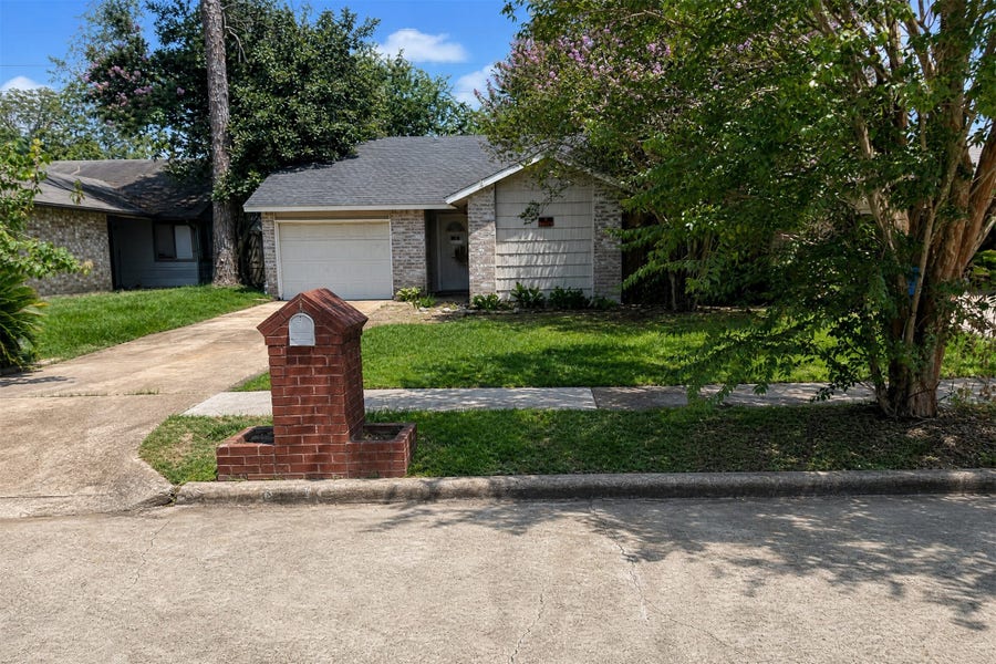 Property photo for 6314 Porterway Drive, Houston, TX