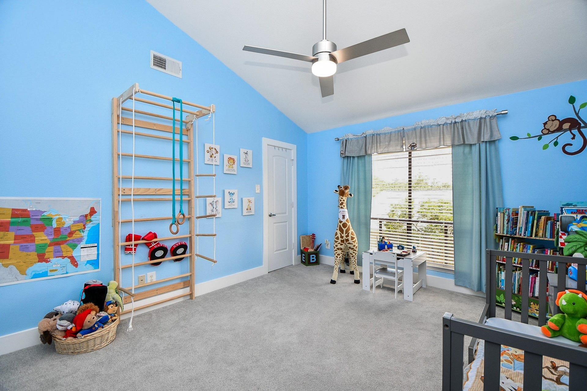 811 Bayou River Drive, Houston, TX 77079 The third bedroom has vaulted ceilings, a ceiling fan, and natural light.