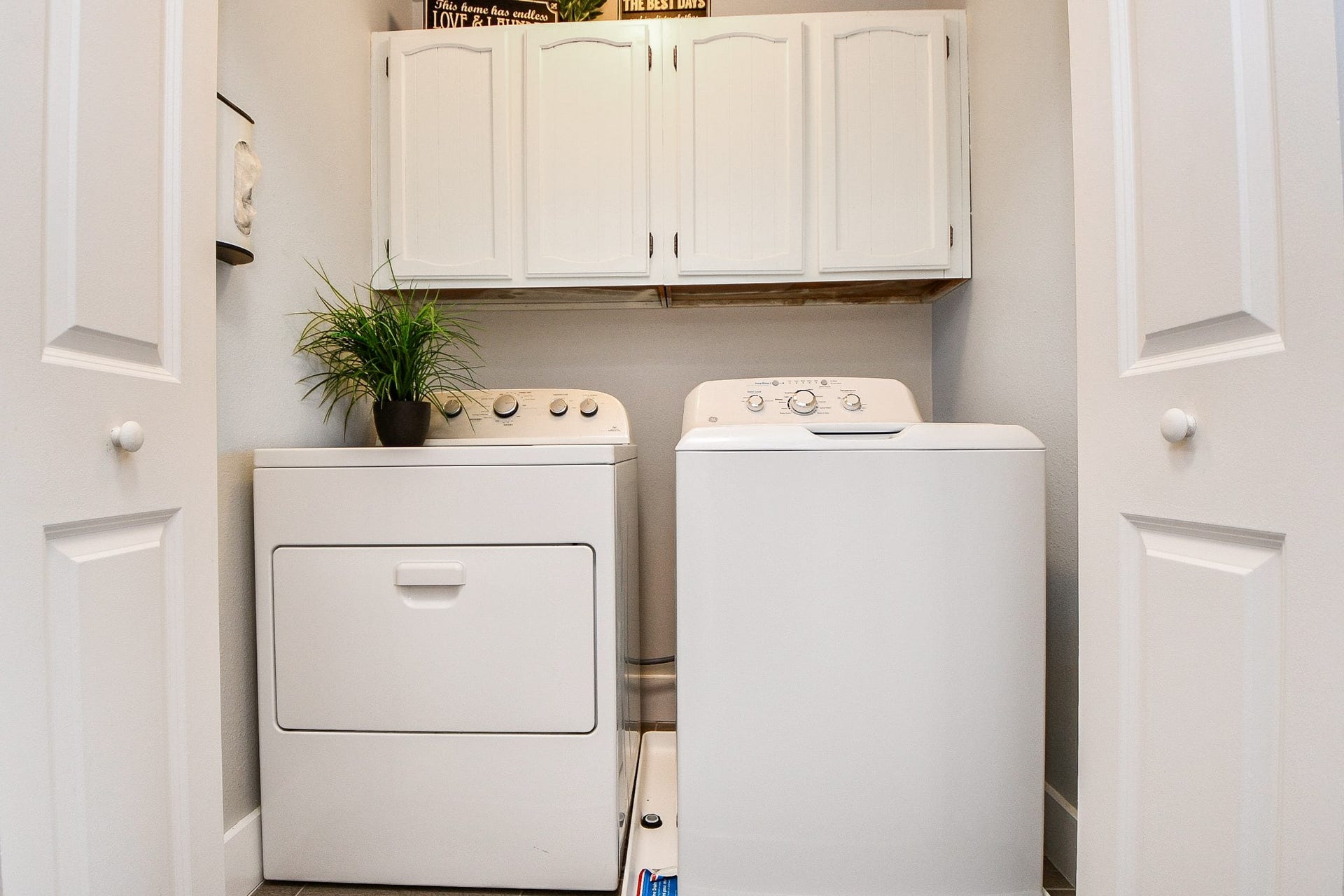 811 Bayou River Drive, Houston, TX 77079 The utility room includes white upper cabinets for added storage.