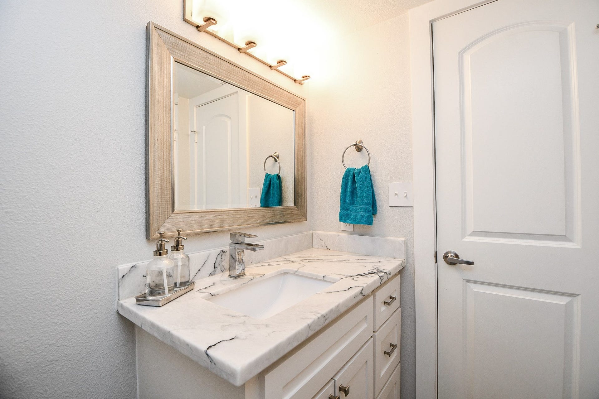 811 Bayou River Drive, Houston, TX 77079 The half bath is conveniently located on the first floor for guests.