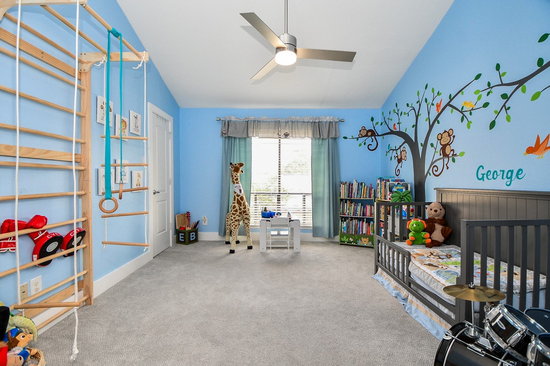 811 Bayou River Drive, Houston, TX 77079 The third bedroom is generously sized with high ceilings and a large window.