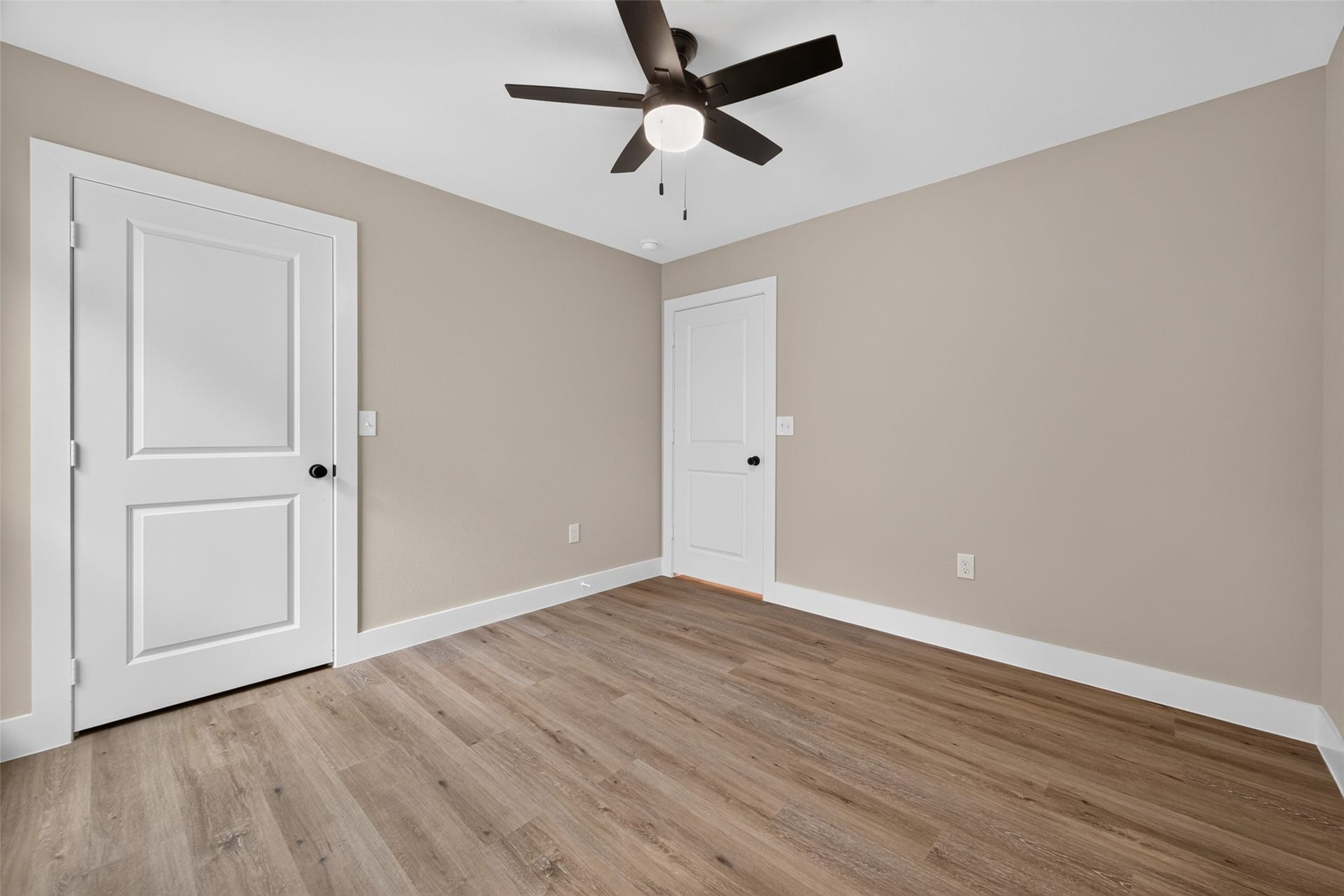 1060 Mann Road, #A, Conroe, TX 77303 Second bedroom.
