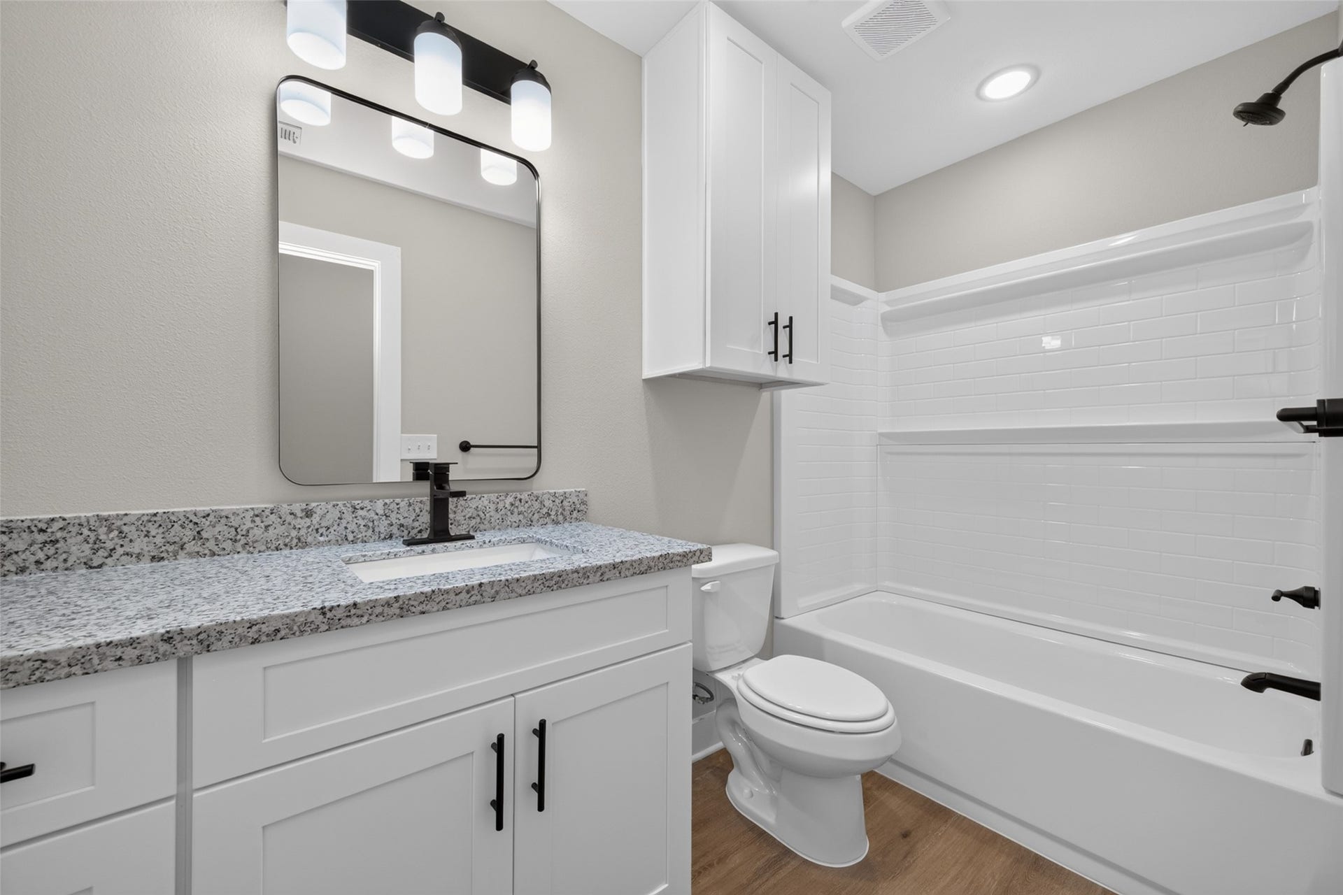 1060 Mann Road, #A, Conroe, TX 77303 Second bathroom with shower/tub combo.