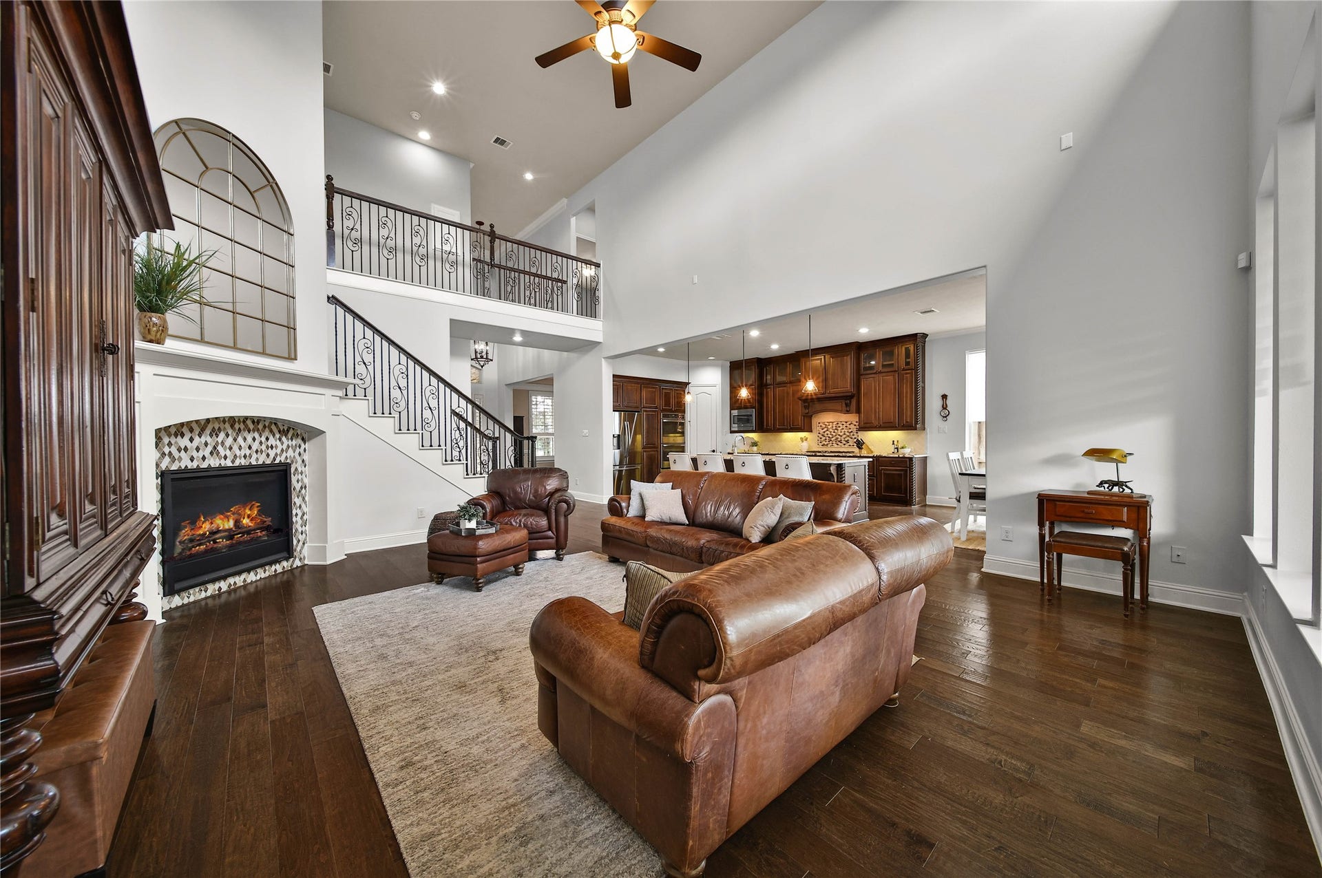 27707 Lakeway Trail Lane, Fulshear, TX 77441 The living room, kitchen, and breakfast area flow seamlessly into one another, creating an inviting open-concept space perfect for everyday living and entertaining.