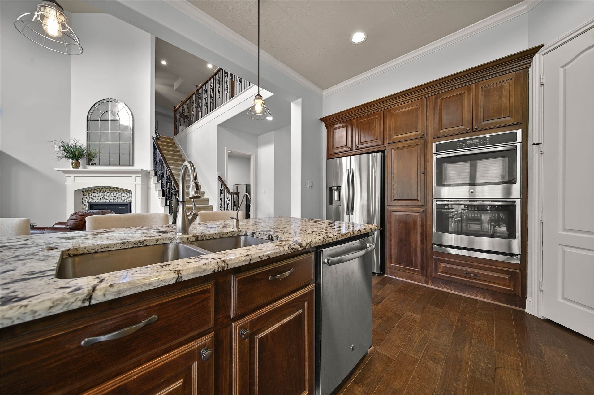27707 Lakeway Trail Lane, Fulshear, TX 77441 Stainless steel GE appliances complete this impressive kitchen, including double ovens, a microwave, a 5-burner gas cooktop, and a dishwasher. These high-quality features provide both style and functionality for the ultimate cooking experience.