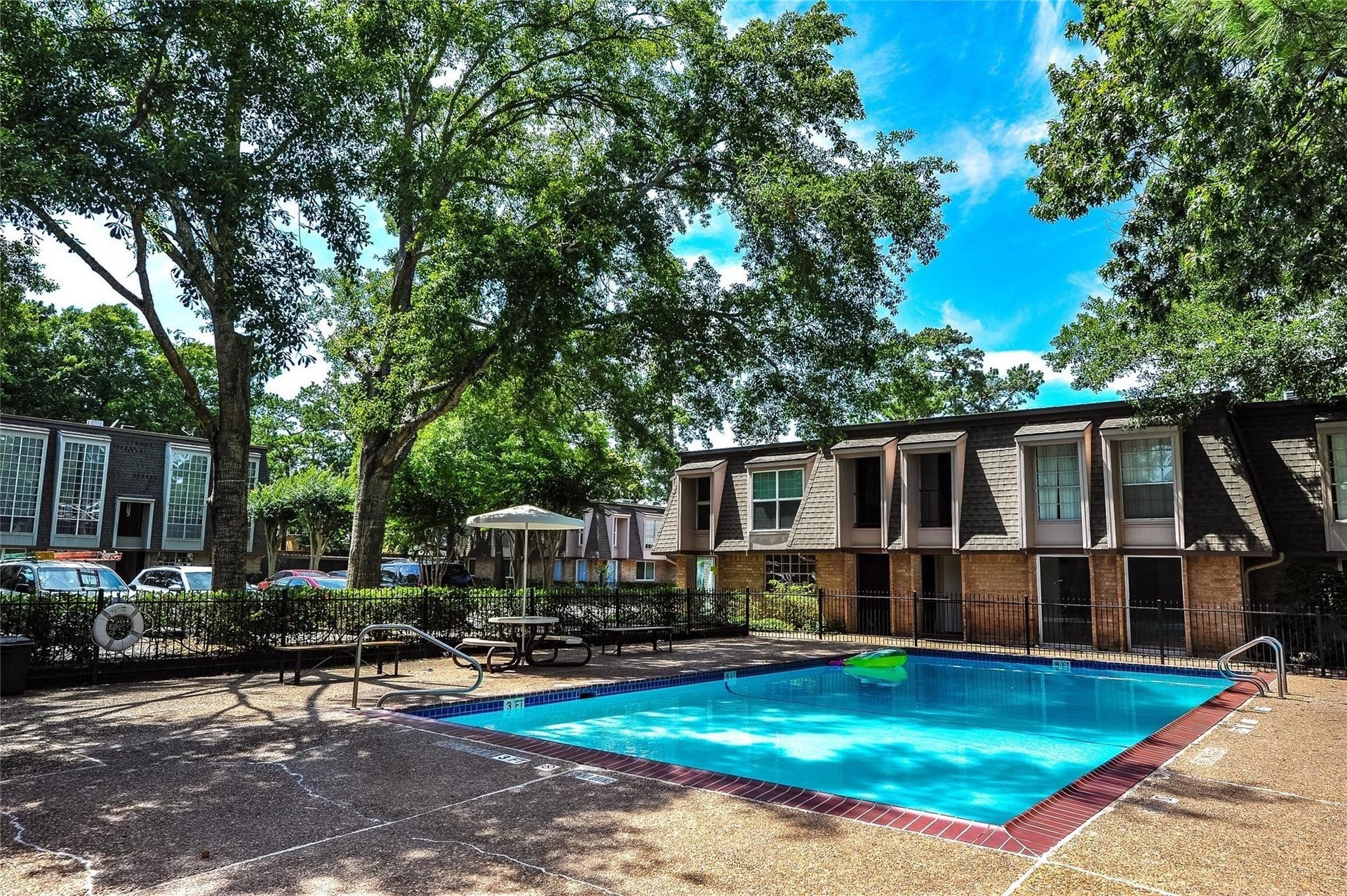 12633 Memorial Drive, #71, Houston, TX 77024 hoa POOL