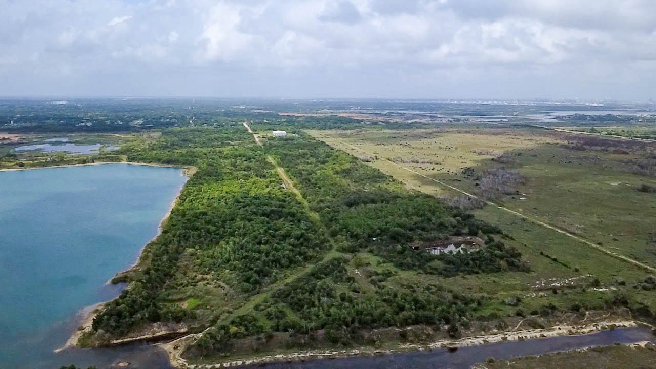 7600 Gulf Street, Hitchcock, TX 77563 7600 Gulf Street, Hitchcock, TX 77563